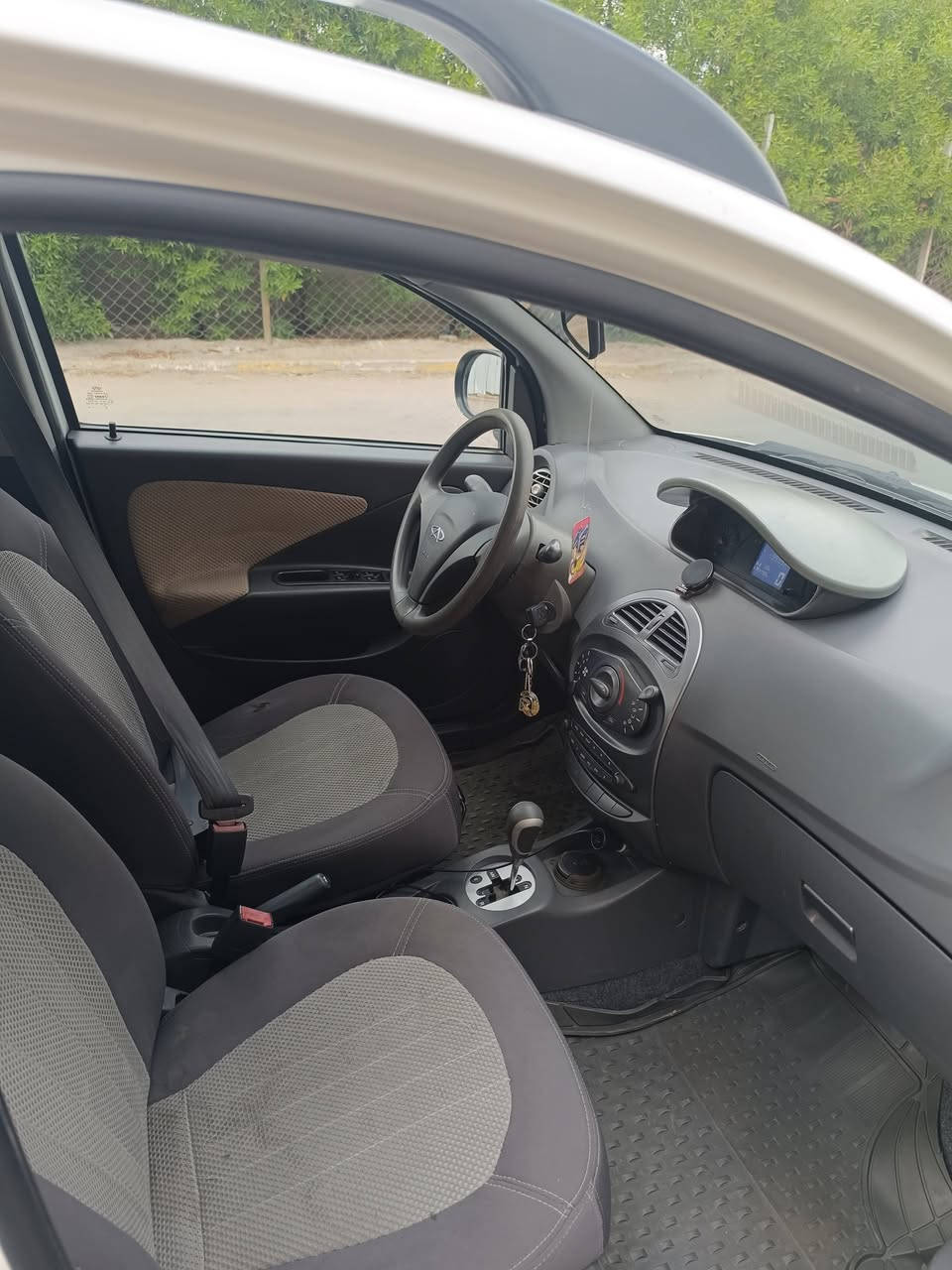 🚘 للبيع سيارة شيري X1
🔹 الموديل: شيري X1 2014
🔹 العداد: 47,000 كم فقط
🔹 الحالة: خالية من العيوب، والسيارة بحالة جيدة جداً
🔹 الملاحظة الوحيدة: فان التبريد يحتاج إلى تبديل فقط.
🔹 السعر: 50 ورقة 💵
🔹 يوجد مجال بسيط للمشتري الجاد

📞 للاستفسار والتواصل:
اتصال أو واتساب على الرقم:
***********

📍 البيع للجادين فقط، والمعاينة خير دليل على حالة السيارة.
