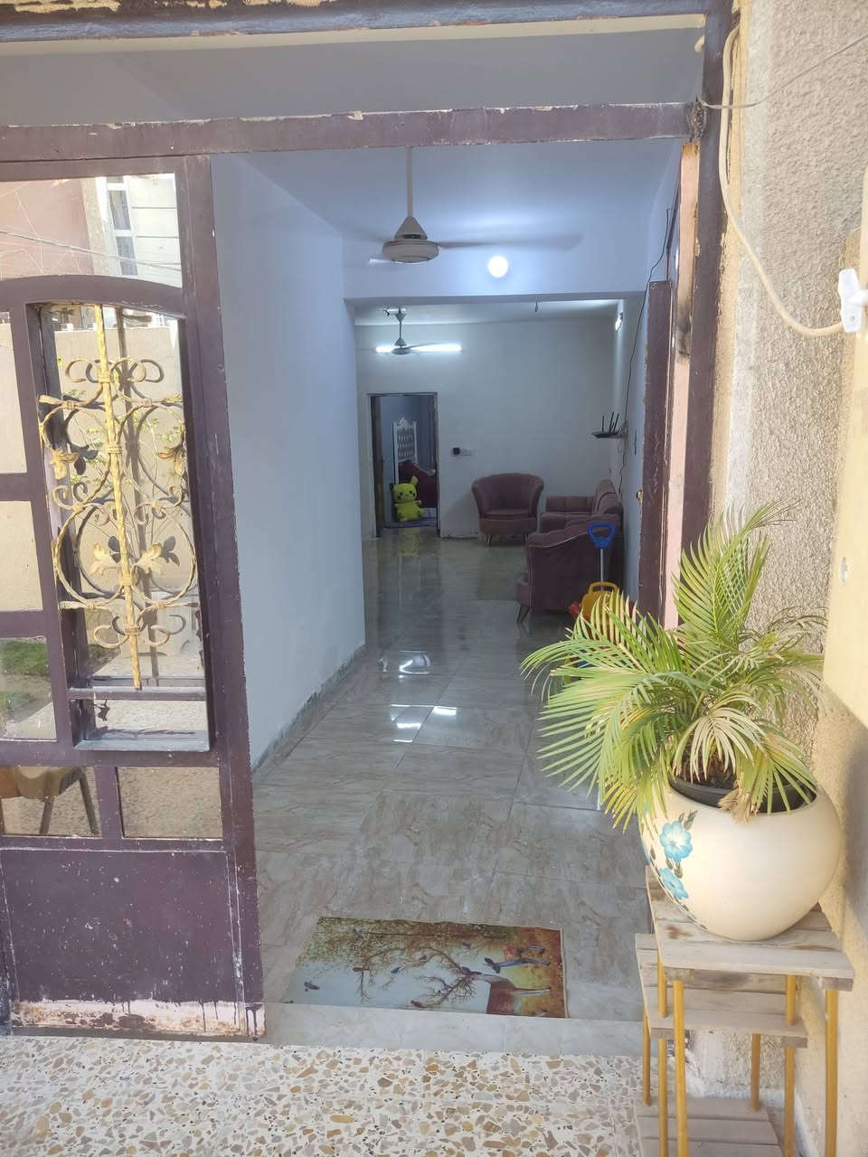 السلام عليكم دار للبيع طابو زراعي سند 25 مساحه 150 متر واجه 8 ونزال عشرين قرب مستوصف التحدي في زراعي السيد غرفتين نوم وباقي تفاصيل اكثر تفضل خاص او اتصل بل رقم ***********
السعر 73
