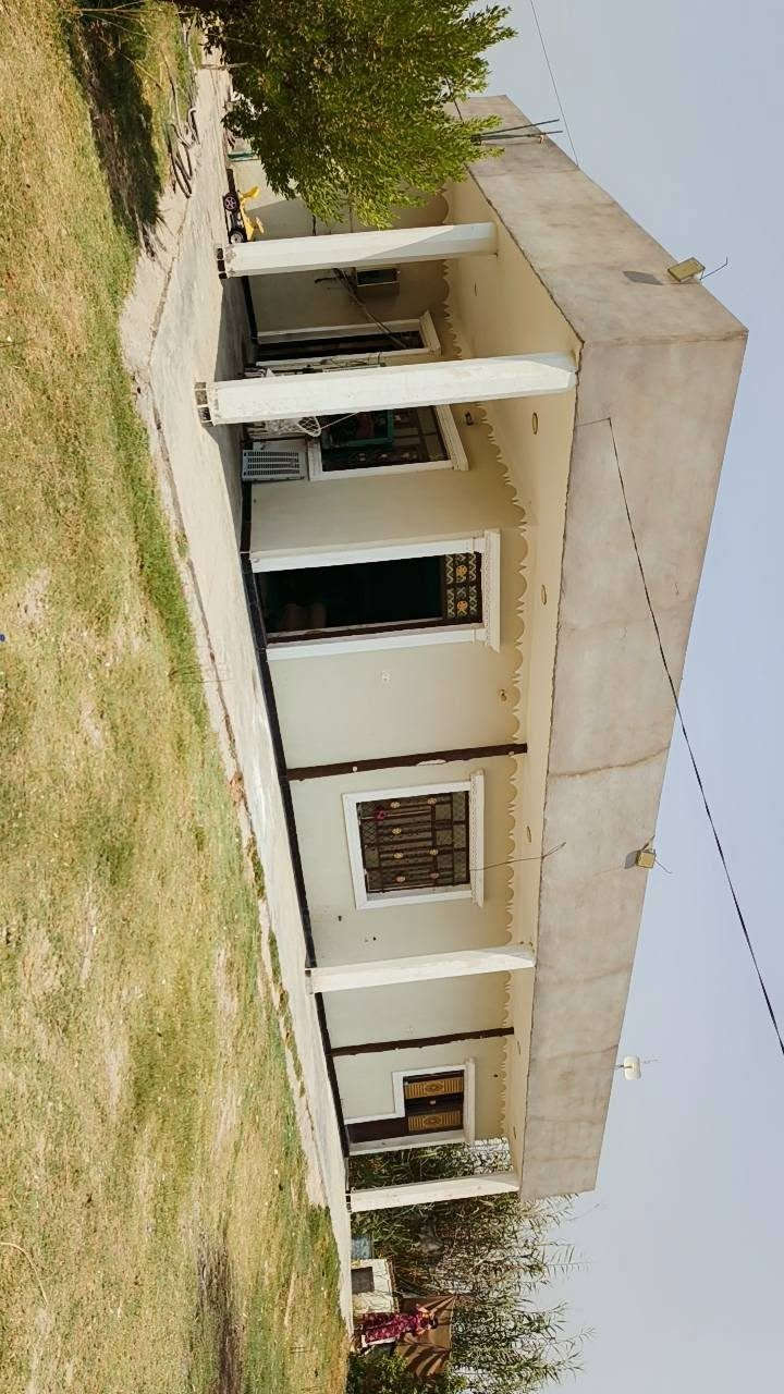 سلام عليكم بيت للبيع مساحه البناء 350 ويحتوي 3 غرف نوم استقبال ومطبخ وحوالي وصحيات سند 25 ومساحه الأرض دونم بل سند وهيه اكثر من دونم ويحتوي ع بيتين مساحة البيت الثاني 160 يحتوي 1غرفه نوم استقبال ومطبخ وحوالي المكان اليوسفية بير الحمام الشراي هذه رقمي ***********

