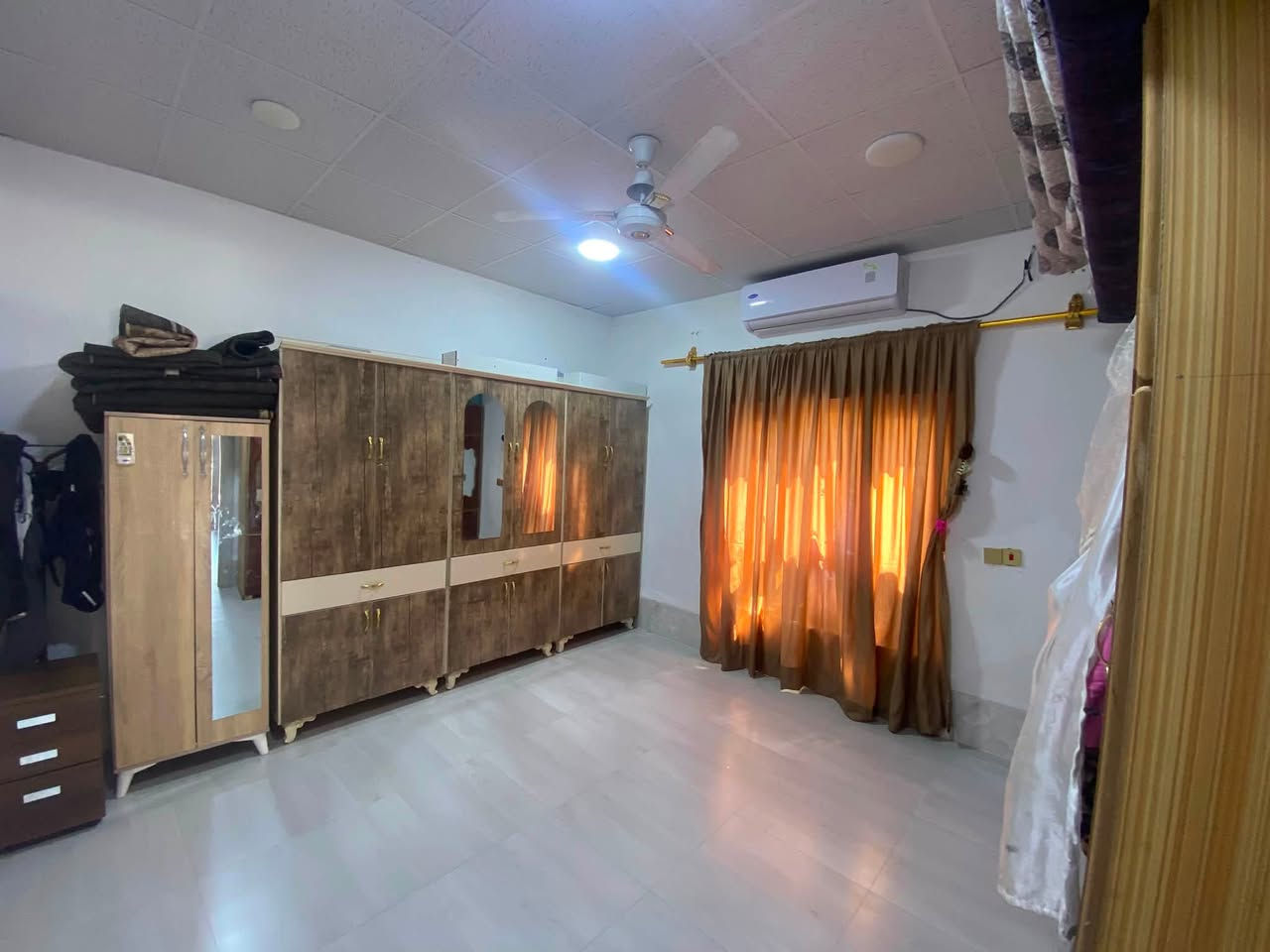 🏠 دار للبيع – بناء حديث وفول مواصفات 🔥

📐 المساحة: 200 متر
✨ بناء حديث ومرتب
🧱 فول مواصفات
🔲 كاشي
⬜ سقف ثانوي
غرفتين نوم و مطبخ و استقبال و كراج سياره

🏡 مناسبة للسكن العائلي

📍 العنوان: كركوك – حي العسكري الزراعي
📌 مقابل جامع خديجة – ثاني فرع

💰 السعر: 88 مليون دينار 
🤝 بيها مجال

📞 للاستفسار والتفاصيل،  يرجى  اتصال او مراسله الصفحة

***********
***********

#دار_للبيع #كركوك #حي_العسكري #العسكري_الزراعي #عقارات_كركوك
