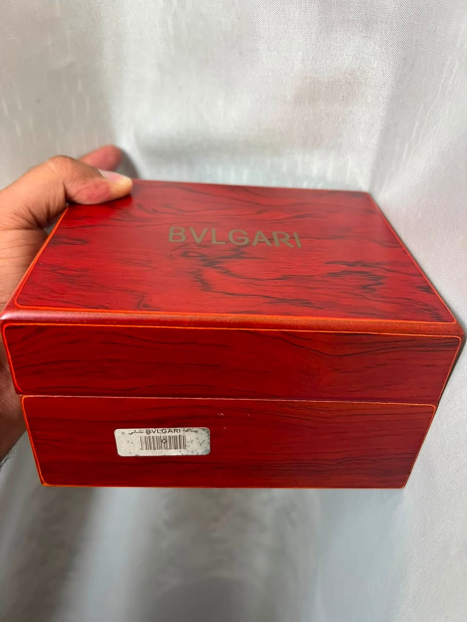 🥰 ساعة نسائية فخمة للبيع – BVLGARI Octo ✨
⌚ الماركة: BVLGARI (بولغاري)
💎 الموديل / المجموعة: Octo
✨ التصميم: ثنائي اللون، ذهبي مع ستانلس ستيل فضي
💎 الإطار: مرصّع بحبات الزركون/الألماس
🤍 المينا: فضي/رمادي مع عرض التاريخ عند الساعة 3
🇨🇭 صناعة سويسرية – Fabrique en Suisse

🔹 النقوش الخلفية حسب الصور:
• BGO 38 S
• BBL33S
• FABRIQUE EN SUISSE

🌟 ساعة أنيقة وفخمة، مناسبة للاستخدام الشخصي والهدايا والمناسبات.

📸 الصور والمواصفات موضحة بالإعلان.
💰 السعر: ٣٠٠ الف
📞 للاستفسار والتواصل: ***********
