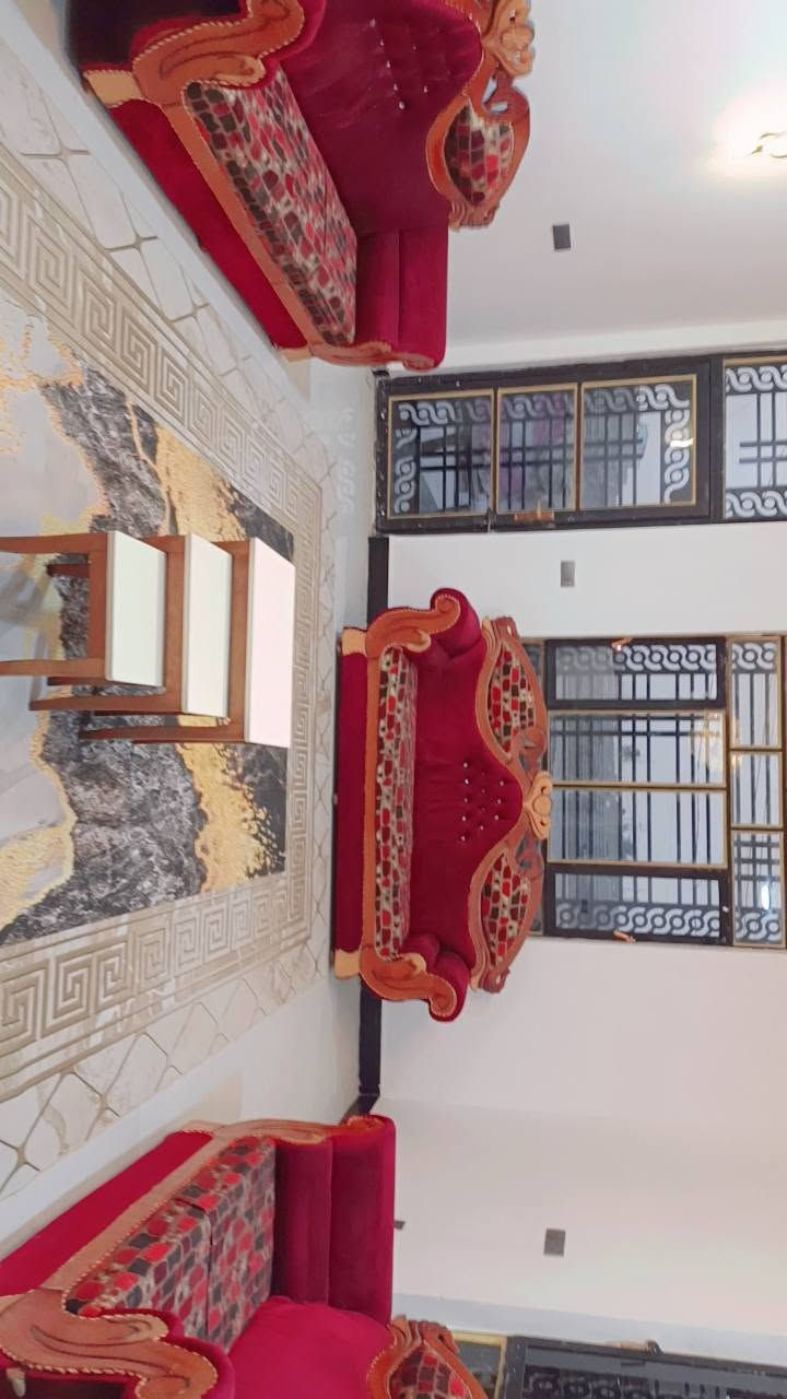 تخم • عشر مقاعد • كنب