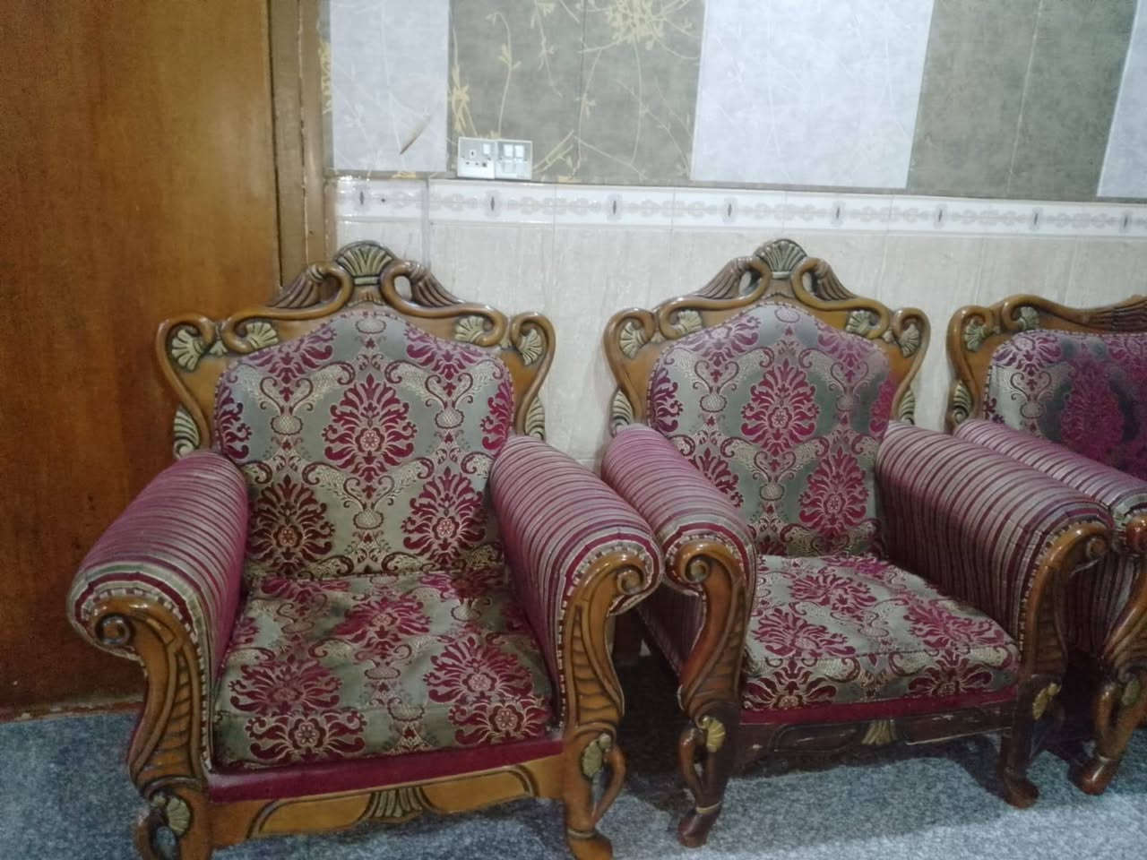 تخم زان تركي خمس نظيف جدامقاعد١٧٥ بي مجال 
جميله ساحه ٥٥
***********
