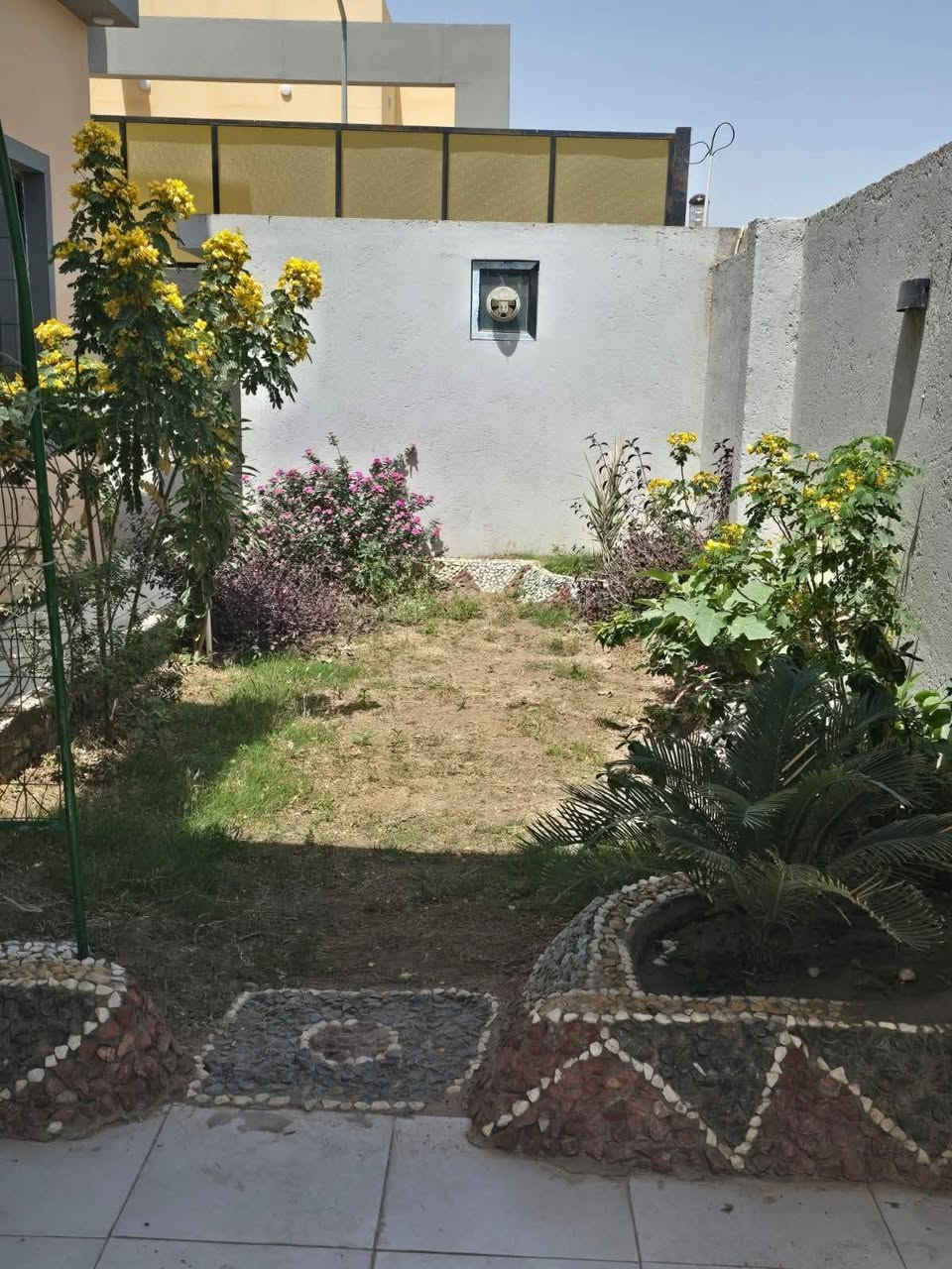 فيلا للبيع مجمع السلام السكني في النجف مقابل جامعة الكفيل طابقين ركن شارع ٦٠ المساحه ٣٦٠م  جميع الغرف نظام سويتات جاهزه للسكن بأسمي بناء حديث للاستفسار اكثر فقط الشراي يتصل على الرقم ***********
