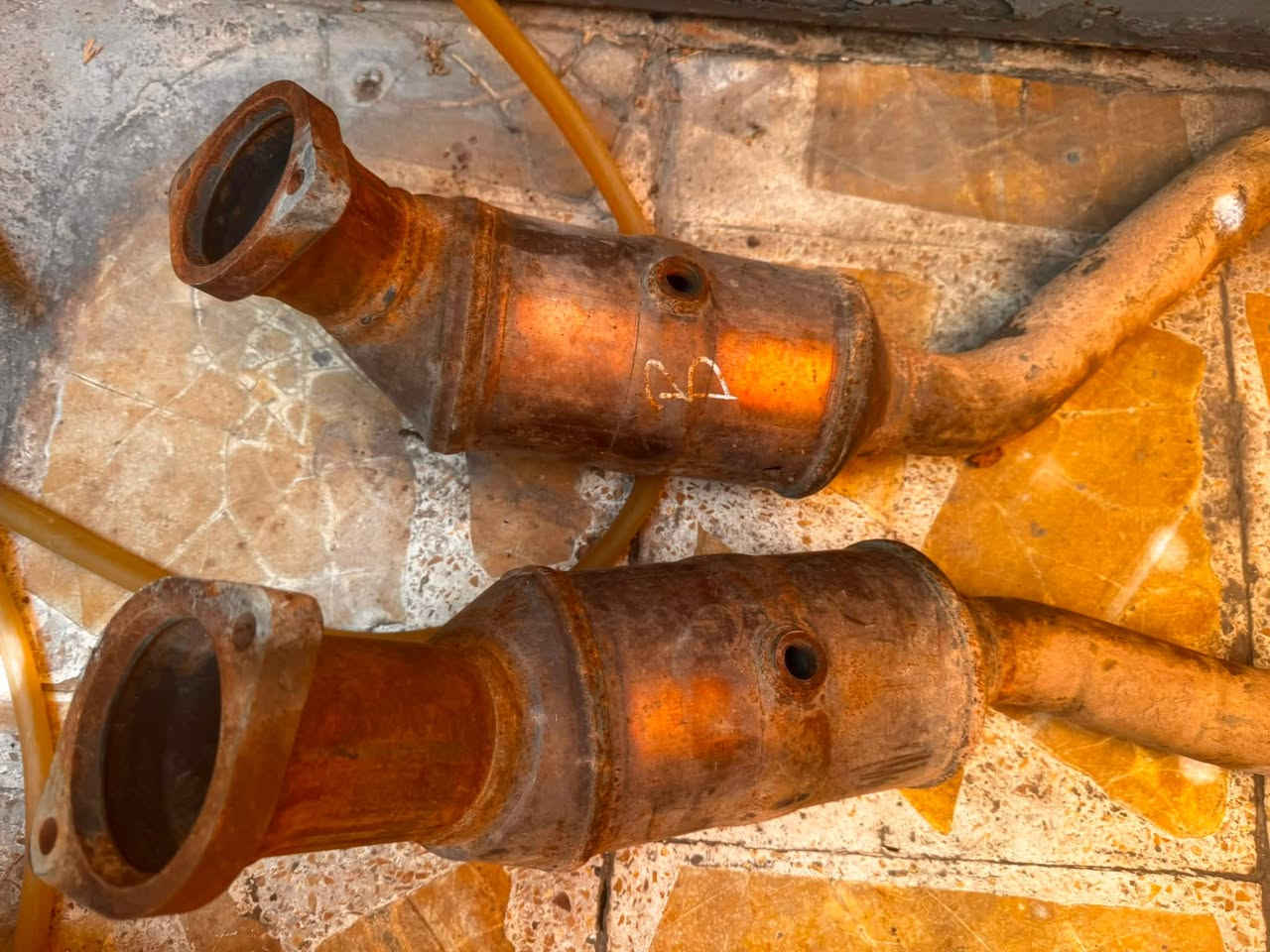 السلام عليكم حجر بيئة  للبيع جديد هسه فتحتة من السيارة جارجر هيمي موديل ٢٣ ماشية 16 الف فقط مع داون بابيب كامل ...رقم *********** مع جزيل الشكر
