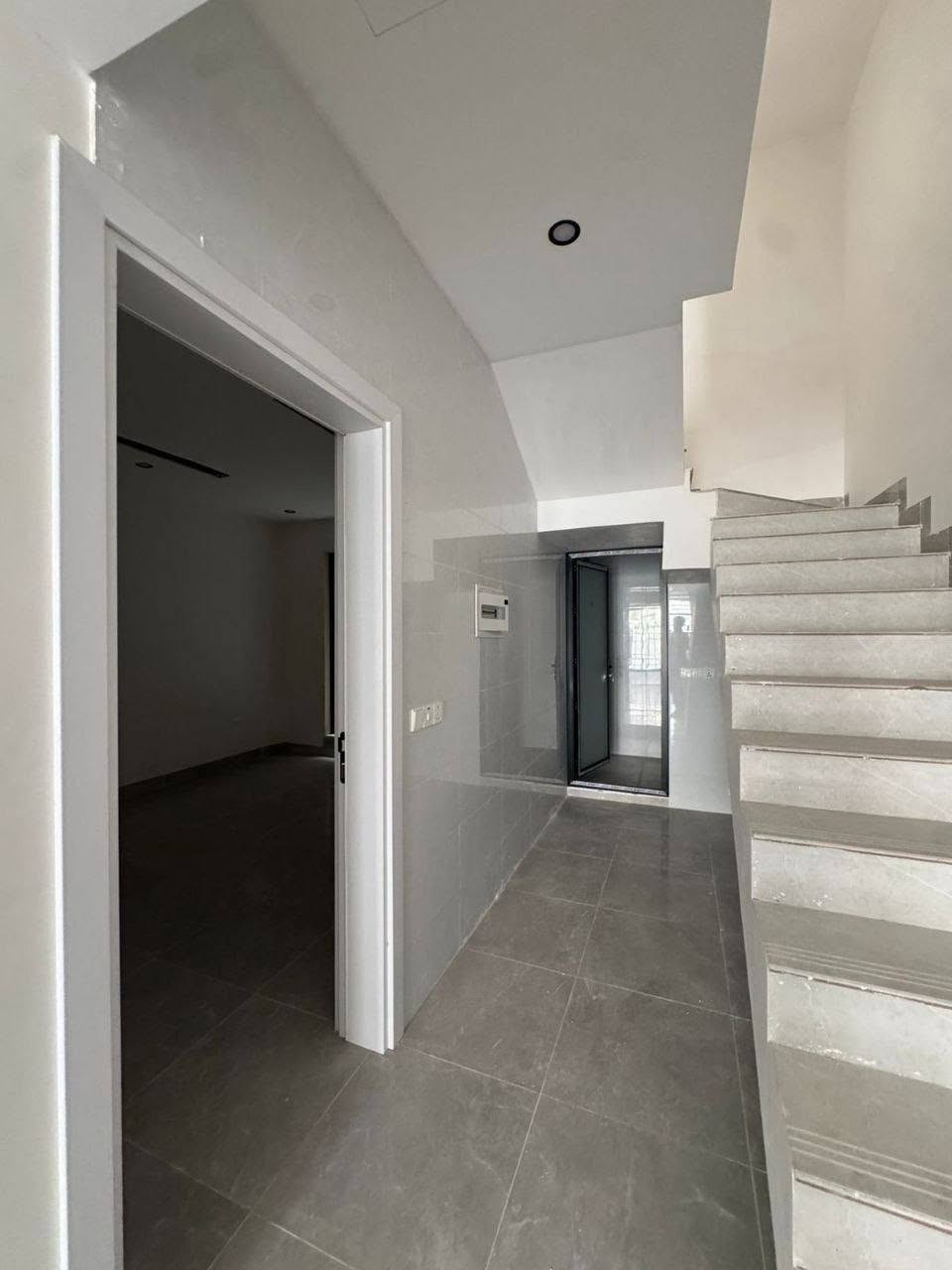 🔸سند طابو يتسجل بإسم اي عراقي
📍أربيل- منزلين لبيع 94 باداوه قرب شارع100M ع شارع 20M
➖مساحة 100M+100M طابقين 
يتكون⤵️
➖3غرف نوم 
➖استقبال-صاله-مطبخ-مجموعه صحيات-كراج
***********
***********
**********************

9 دفتر
