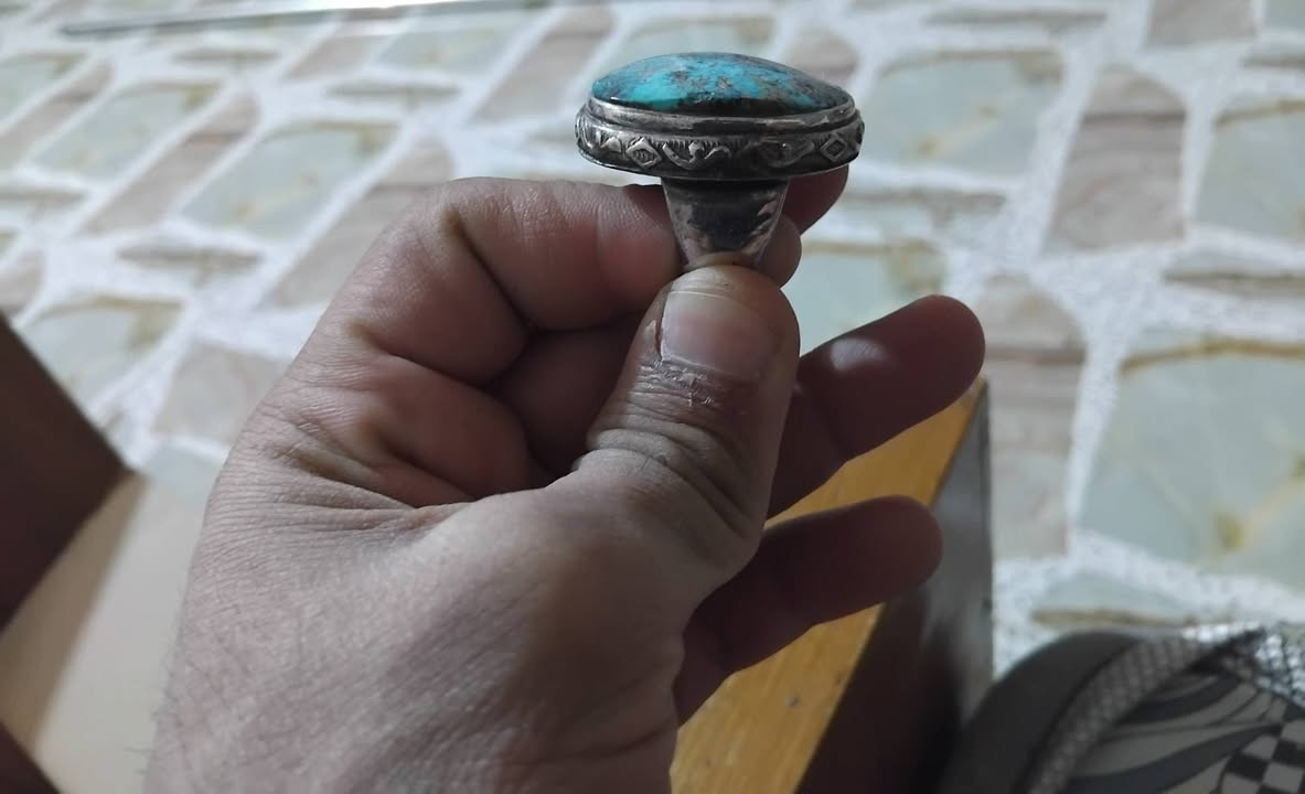 سلام عليكم حجر فيروز نيشابوري طبيعي حجم كبير للبيع الشراي رقمي ***********
