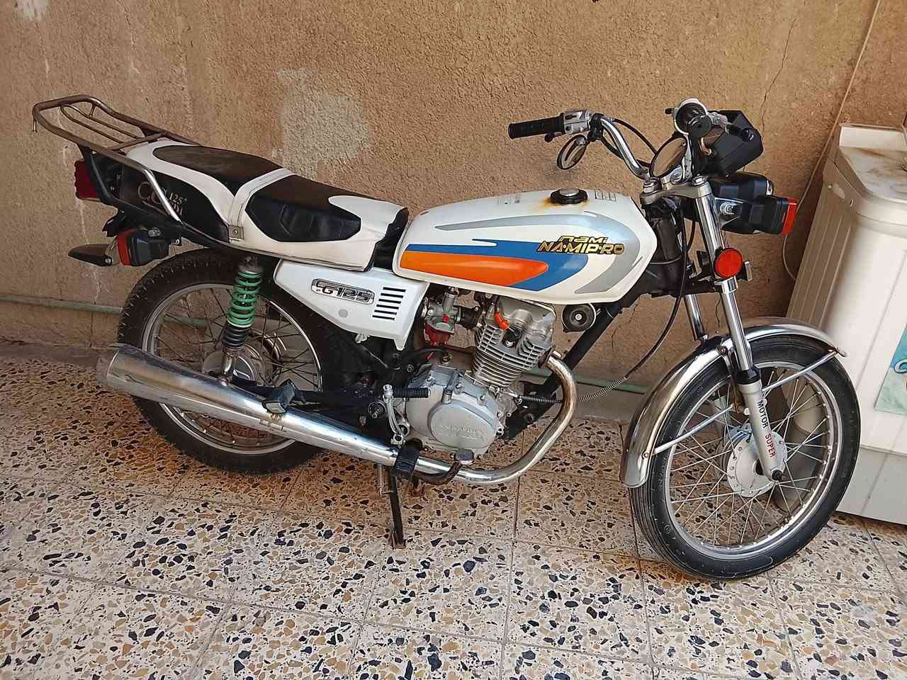 دراجه اربعه كير ايرانيه للبيع
تخم تواير جدد اشاير كهربائية كلها شغاله دراجه مابيها نقص 
سعر 350 الف دينار  مكاني نجف المكرمه وهذا رقمي يريد يشتري يتصل ***********
