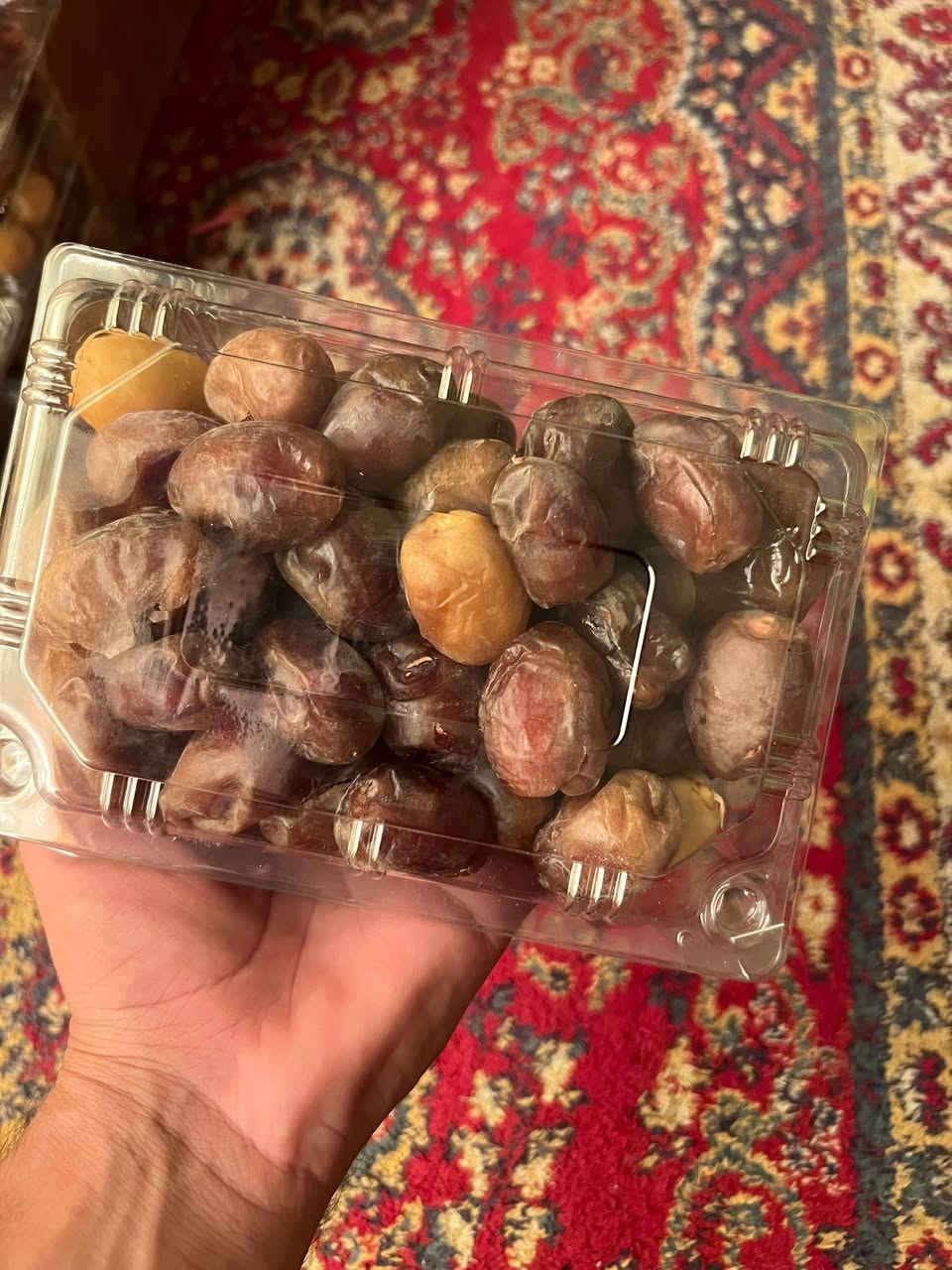 السلام عليكم
يوجد تمر العلبه ب 3000علبتين ب 5000
توصيل محموديه لطيفيه 
تواصل واتساب 
***********
