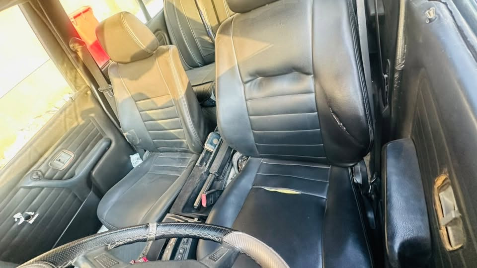 بي ام زعره موديل 89 سنويه لل 28 بأسمي 
سياره محور مكينه ونجي 6 سلندر بيها خيط تبخير كلش قليل ويرادلها ترتيبات 
مكانها ميسان ***********

