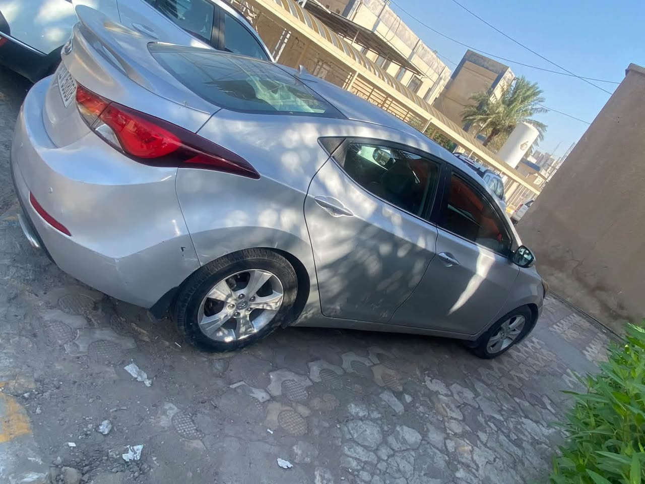 السلام عليكم
النترا ٢٠١٤ امريكي بأسمي رقم بغداد  
فول مواصفات 
بصمة 
تحكم ستيرن
كشنات جلد 
فتحه بالسقف
تدفئة بالكشن 
اشاير بالمري 
نظام ايكو 
السيارة حلوة ونظيفة فول مواصفات 
مكاني بغداد *********** واتساب

نص مكتوب في الصور:
- اوتوماتيكيه 4 سلندر محرك 2.0 170,000 كم المواصفات أمريكية بنزين إنشاء هيونداي السنة 2014 الموديل النترا الفئة Standard الأجزاء المطلية قطعة واحدة اللوحة بغداد, خصوصي اللون سلفر مادة المقعد جلد