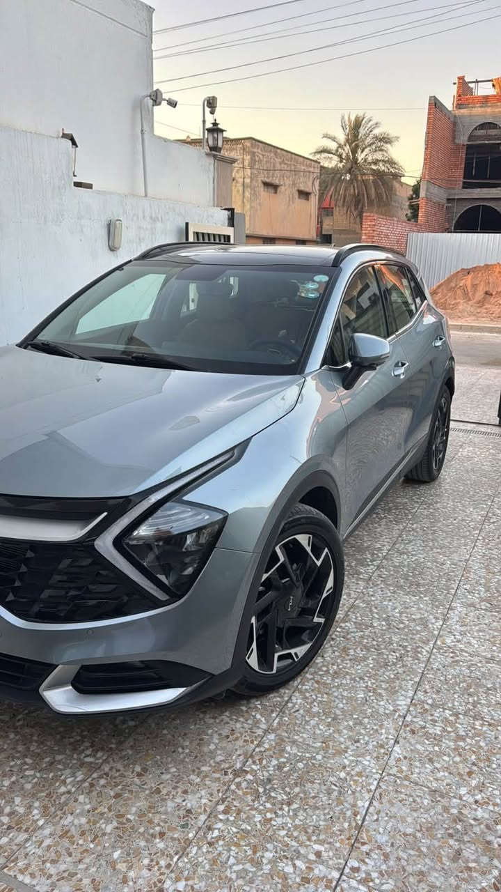 سبورتج خليجيه ماشيه 42000موديل 2024للبيع مكانهه بغداد للتواصل*********** سعر 21,500
مواصفات فول
