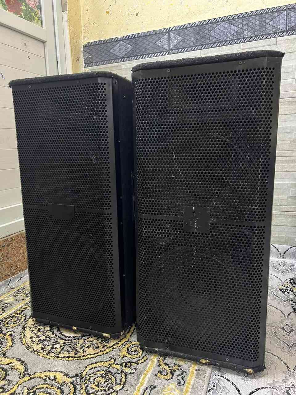 زوج سماعات 12x12 مستخدم نظيف لبيع توصيل موجود ***********
