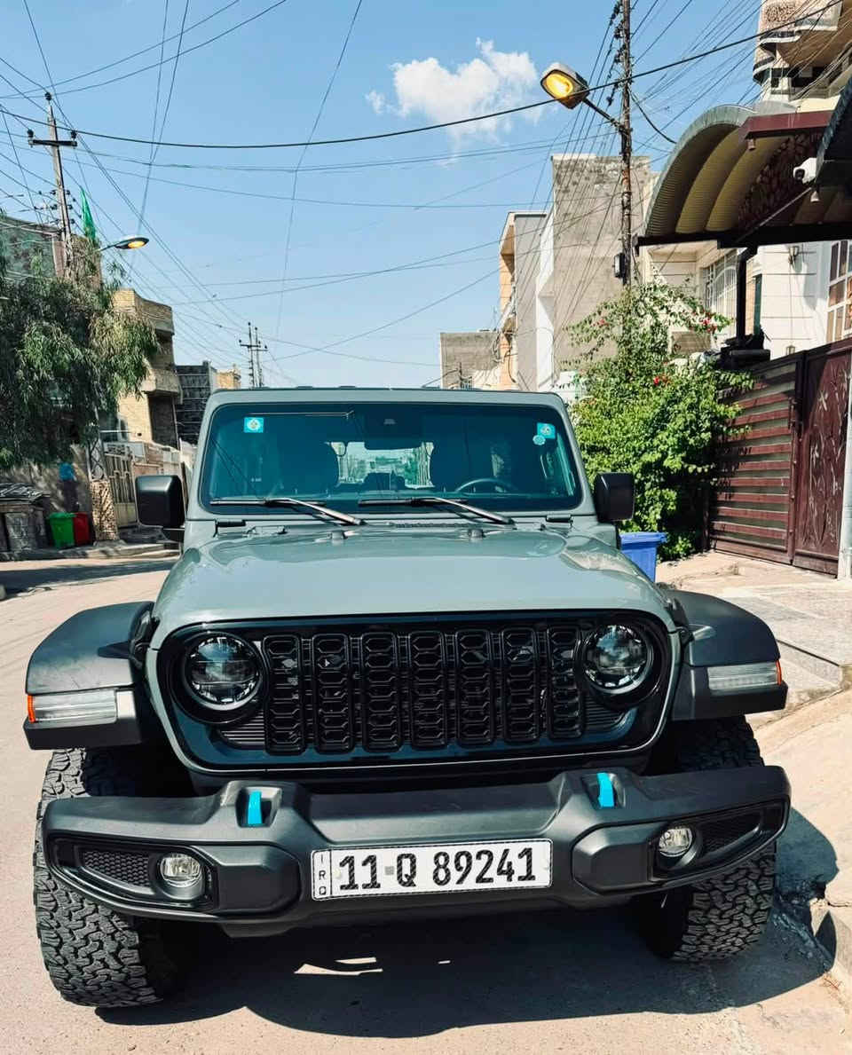 السلام عليكم جيب رانكلر موديل 2024 محرك 2000تيربو+هايبرد ماشية23الف ميل ضربة السيارة
موضحة بالصورة السيارة فولل مواصفات تايرات جبلي 
السيارة بغداد بأسمنا ثاني يوم تحويل  السعر 290 وبي مجال 
الاتصال ‭***********‬
