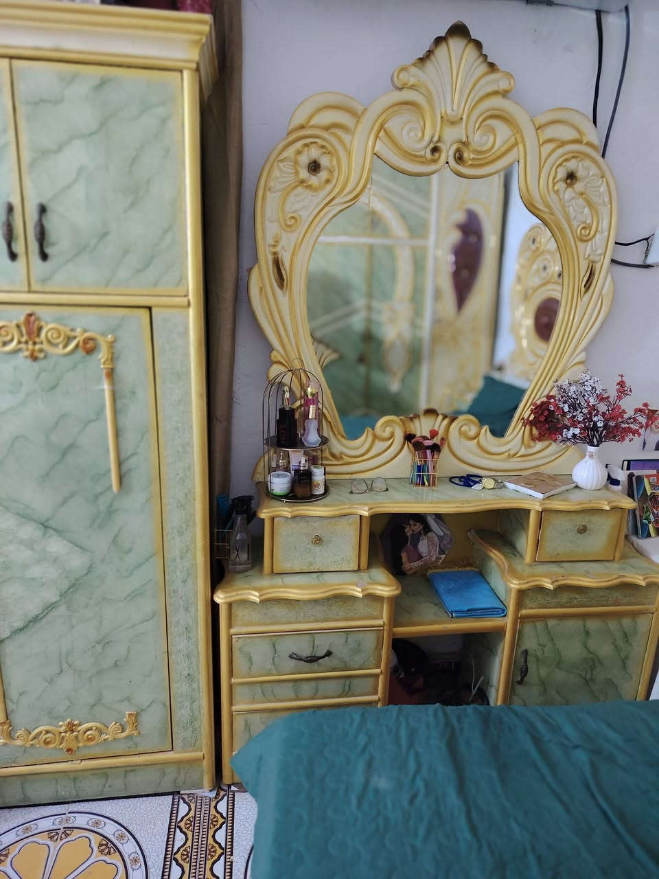 سلام عليكم غرفة اخشاب للبيع نضيفه جدا جدا 
*********** واتساب فقط
