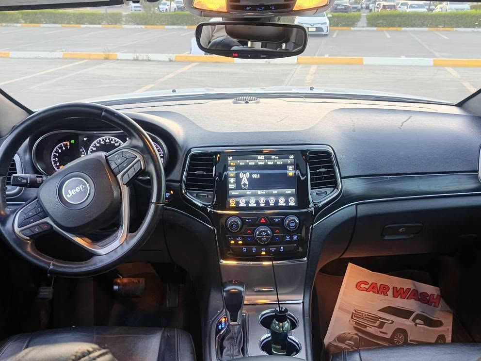 jeep laredo 2022 
‎   ( سعری : 230 وەرەقە و مەجال )  
‎جیب لەریدۆ نموونە لەجوانی 
‎مۆدیل: 2022 
‎فول فول  مواسەفات
‎ بەس دەبل ئەکسل نیە 
‎بۆنیتی سبوخە بێ ناو گرتن 
‎ئەرباگ بەس سوکان سیستەمە 
‎46 هەزار مایل ڕۆیشتیە 
‎ڕەقەم سەنەوی نوێیە 
‎گێرو مەکینە بەشەرتە 
‎شوێن هەولێر 
‎ڕەقەم تەلەفۆن : *********** 
‎ أربيل, العراق
