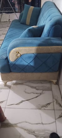 تخم مستعمل قليل للبيع (10)مقاعد  سعر 300وبي مجال بسيط...العنوان بغداد ...