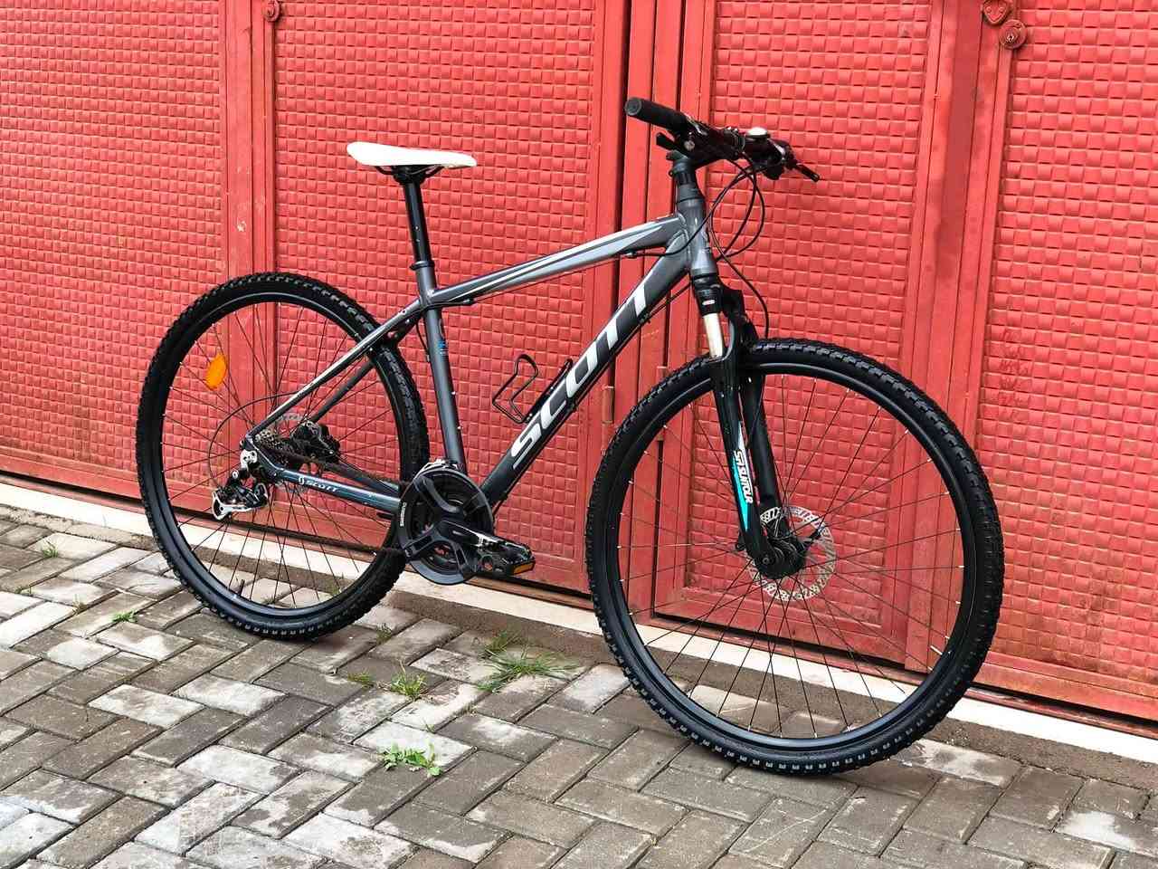 بايسكل / سويسري❤️

ماركة /Scott

اورجينال

المنيوم 

قياس/ ٢٩ 

فريم / M

بريكات هايدروليك 
‏shimano

ماشة دبل 
SRsuntoure

٣ * ٨ كير 
Shimano

مكينة خلفي 
‏ shimano alivio

مكينة امامي
Shimano

سعر / ٢٨٥$

***********

📍مكان/ سليمانية :- بكرجو جديد - قريب جامع احسان

توصيل موجود لي كل محافظات 🚕
