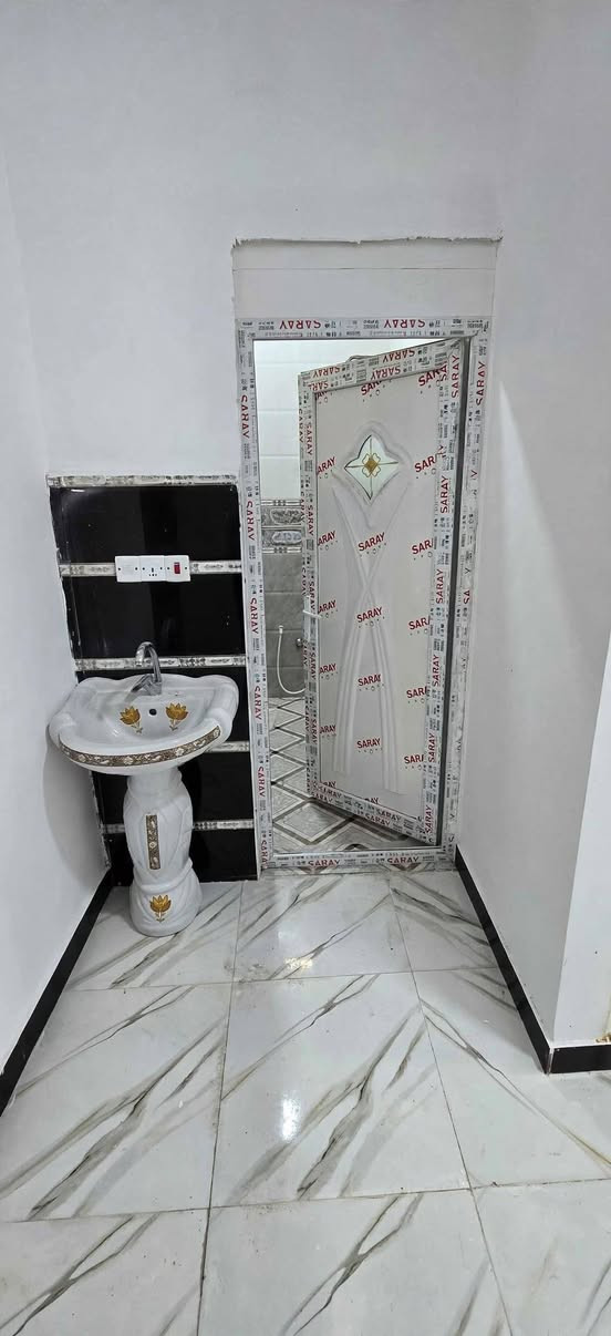 أعلان🕍 أعلان 🕍أعلان
“””””””””””””””””””””””
           (يعلن مكتب عقارات فدك 🆗
___________________
       بيت للبيع
محتويات 
غرفتين منام +صاله +أستقبال 
~~~~~~~~~~~~~~~~~~~
مطبخ + مناور عدد 2
~~~~~~~~~~~~~~~~~~
صحيات خارجيه داخليه   
           ءءءءءءءءءء
المساحات والاسعار👇🏻
125 متر ب 69 مليون  

العنوان 
             شط العرب –الجزيرة
شارع زين العابدين_ مقابيل ميناء المعقل

***********
***********
