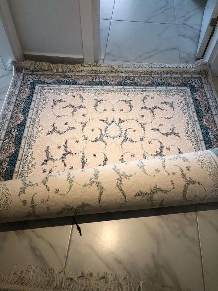 السلام عليكم عندي سجادات ايرانيه اصليه غير مستخدمه سبب البيع كبيره على الغرفه
للاستفسار مراسلة الرقم7779306838
