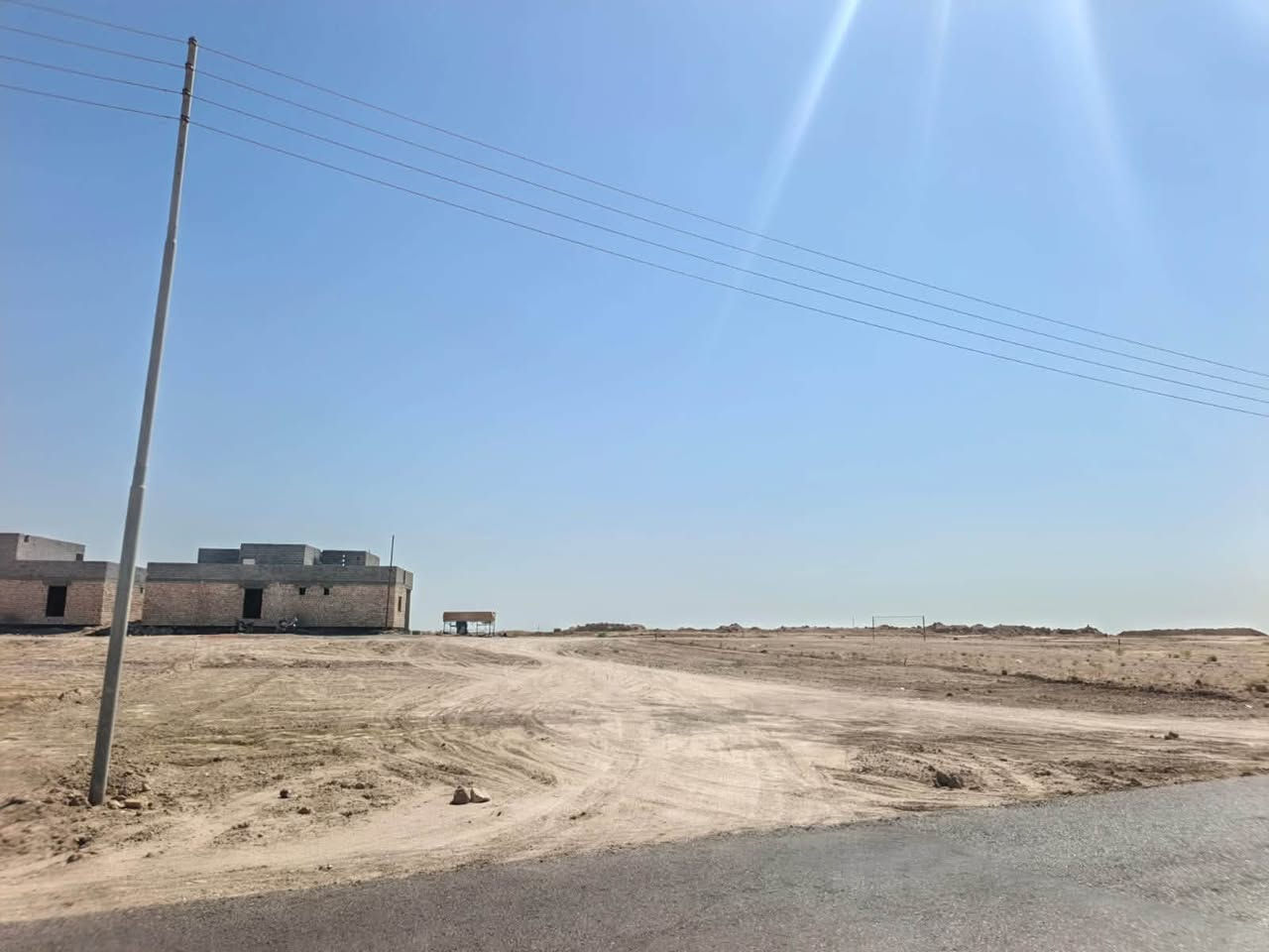 🏡 أرض سكنية للبيع بموقع مميز وخدمات كاملة في زنكورة 🏡

للباحثين عن الهدوء والموقع الخدمي الممتاز، أرض سكنية بمساحة واسعة وتفاصيل ممتازة:

📍 الموقع: الرمادي - زنكورة / قرب مدرسة ينبوع الفياض (قريبة من الشارع العام).

📐 المساحة: 830 متر مربع.

🛣️الوجه 33 متر 

🛣️ الشارع: واجهة على شارع تبليط بعرض 8 أمتار.

💡 الخدمات: ماء، كهرباء، قريبة من جامع ومدارس.

🌟 المميزات: منطقة هادئة جداً، تصلح لبناء دار سكني راقي أو الاستثمار.

📞 للمعاينة والاستفسار:
للمزيد من التفاصيل أو لتنسيق زيارة ميدانية للموقع، يرجى التواصل معنا عبر الأرقام التالية:
 ***********

🏛️موقع المكتب ⏬️⏬️
أو زيارة موقعنا :  الرمادي_ ناحية اليرموك (زنكوره سابقاً)_ المفرق  /مقابل جامع هادي البشير (البمرعي)

#مكتب_عقارات_زنكورة
