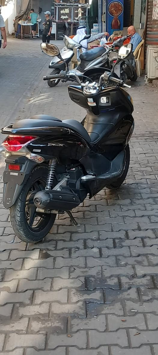 سلام عليكم.... دراجة للبيع بي سي اكس جيل الاول  سكليتر خطين  استان حساس ازدحام  بلاديه كلة شغال   كهربائيات اشاير لايت كلة شغال تخم تايرات جدد دهن جديد جيب فيتر وفحص عنوان بغداد شارع الكفاح فضوة عرب للإستفار )***********

