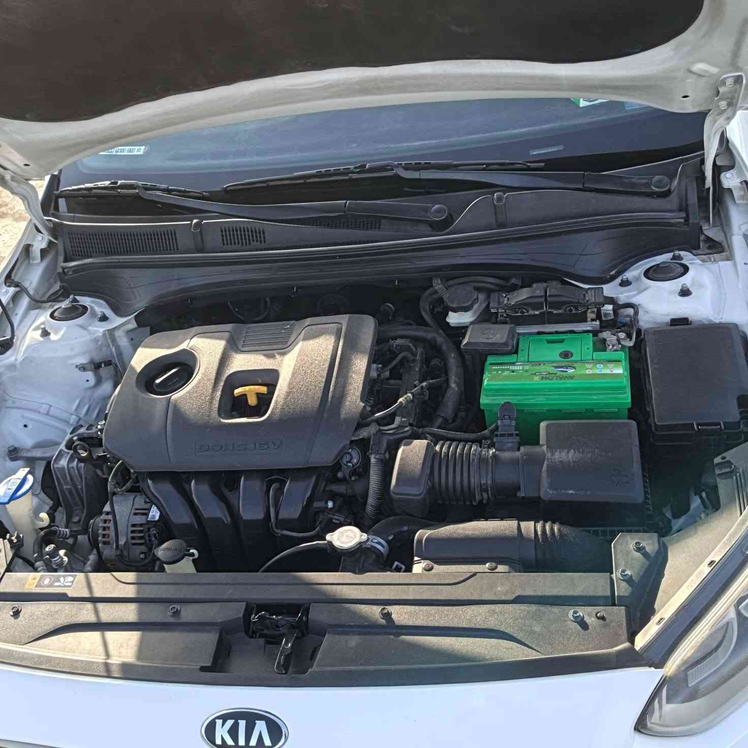 🚗 كيا فورتي GT Line موديل 2020 للبيع – فول مواصفات وارد أمريكي 🚗
معلومات السيارة العامة:
• النوع: كيا فورتي (Kia Forte)
• الفئة: GT Line (الرياضية العصرية)
• الموديل: 2020
• المصدر: وارد أمريكي
• الممشى (المسافة المقطوعة): 90 ألف
​المحرك والأداء:
• المحرك: 2.0L دوش (DOHC) 4 سلندر – اقتصادية جداً بالبنزين مع عزم وقوة ممتازة.
• الكير: أوتوماتيك (AT) ناعم وسلس بالتعشيق.
​المواصفات والكماليات (فول مواصفات GT Line):
• أنظمة التشغيل: بصمة تشغيل محرك + بصمة أبواب (دخول ذكي).
• الفتحة: فتحة سقف كهربائية.
• أنظمة الأمان والسلامة: نظام تحديد المسار والتنبيه عند الخروج عن المسار + رادارات السلامة الأمريكية.
• التحكم والشاشة: شاشة لمس حديثة مع كاميرا دوارة بدقة عالية، وتحكم كامل من الاستيرن (تثبيت سرعة، اتصال، صوت، شاشة).
• التصميم: لمسات GT Line الخارجية والداخلية الرياضية الخاصة، مع ويل كب رياضي وإضاءات حديثة.
• التكييف: تبريد وتدفئة ممتازة جاهزة للقيادة فوراً.
​حالة السيارة:
• الميكانيك والكير والمحرك: بشرط الفحص، جاهزة من كل شيء ولا تحتاج أي مصاريف.
• تفاصيل الضرر: السيارة داخلها نسبة أمطار فقط وليست غرق، ونظيفة جداً.
​📍 للتواصل والاستفسار (للجادين بالشراء فقط):
📞 رقم الهاتف: ***********
