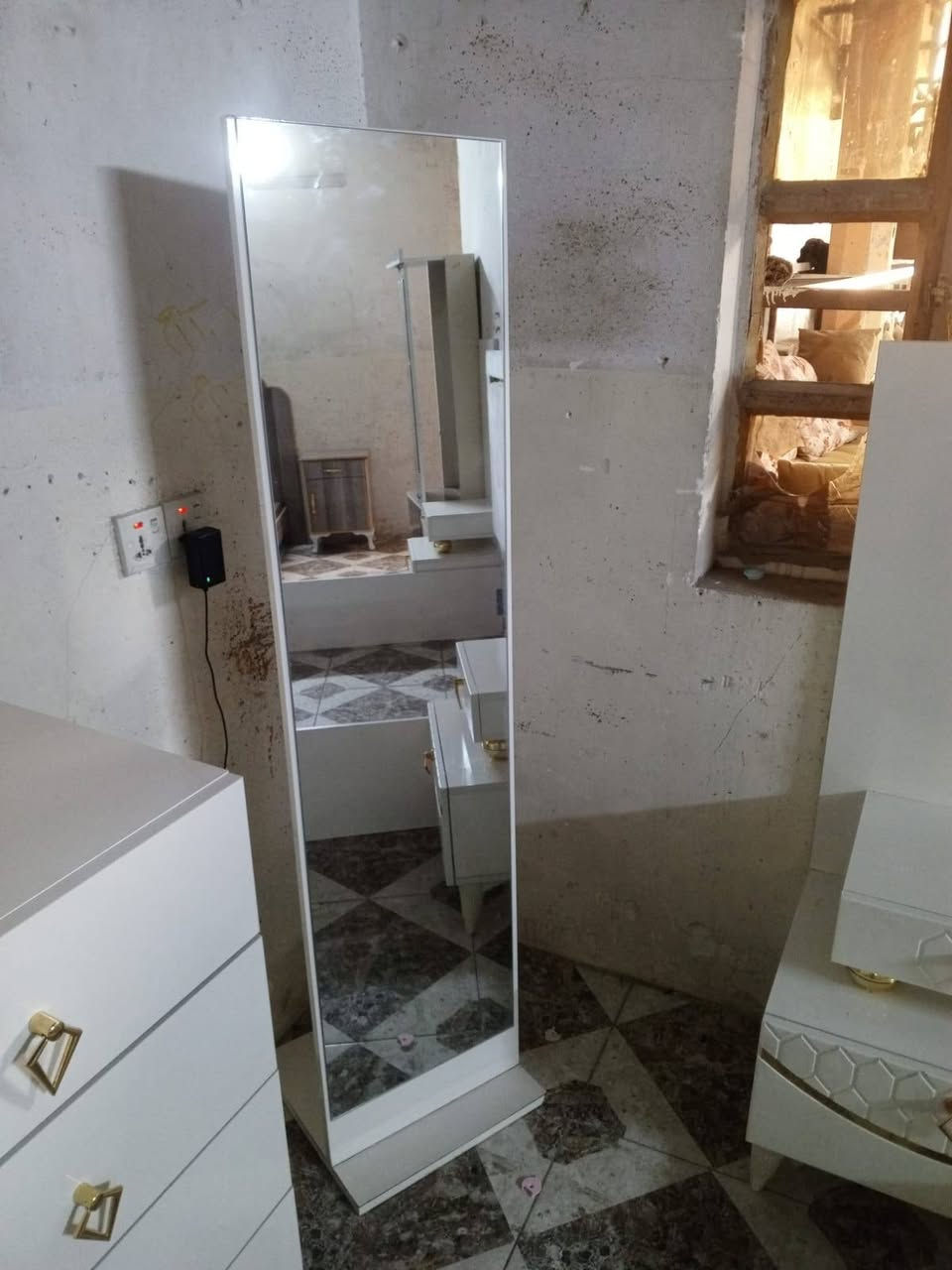 غرف نوم للبيع شبه الجديد السعر الوحده ٥٥٠ بيه مجال  والثاني ٥٠٠ بيه مجال الشراي يتصل واتساب ***********
