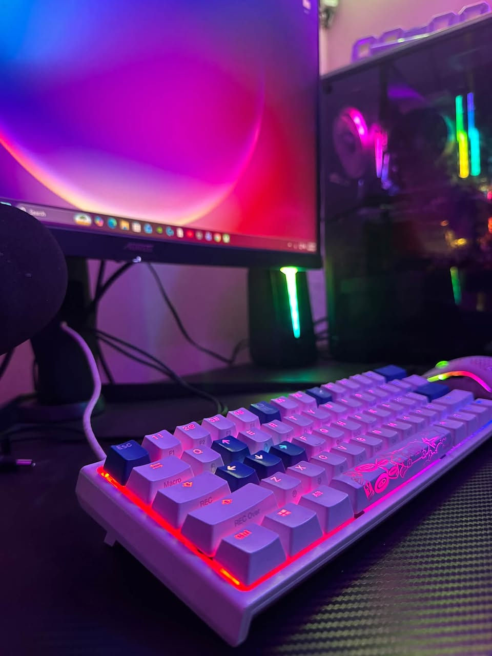 السلام عليكم
تجميعة كامله للبيع 
PC:
RTX 2070 8g
Ryzen5 3600x
Board b450
Ram 16g
Hard 420g ssd
Hard 1800g hdd
Power supply 750w

شاشةAorus
1ms
165 hertz 
27 inch 

ماوس glorious model O
كيبورد Ducky one tow mini
مايك fifin 
هيد سيت hyper x cloud II

السعر مليون ومية
بغداد
***********
