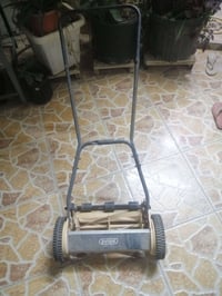 مكينة حلاقة • جديد • للبيع