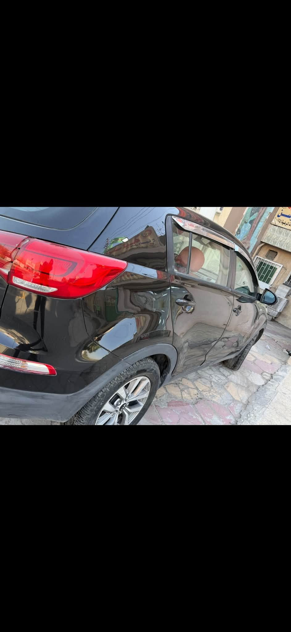 السلام عليكم 
سبورتج 2014 وارد امريكي 
حادثها جاملغ ودعامية بدون دواخل 
محرك 2400 gdi 
رقم بغداد باسمي 
مواصفات فور ويل 
تحكمات ستيرن
تبريد قطعتين 
وباقي المواصفات المعروفة
بيها قطع صبغ ابيع حزام
السعر 100 ورقة وبيها مجال للشراي 
عنواني بغداد البياع شارع الضغط 
***********
