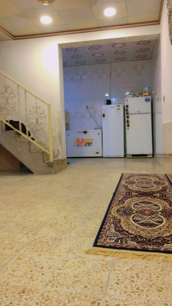 للبيع او للمروس
***********
في حي وفاء بمنطقة 38 يبعد عن شارع جامعة وفاء 6 بيوت قرب مجسرات الزهراء شارع 10 متر مساحة100 م
بصف ركن مفتوح على ساحة طابق واحد غرفة وصالة واستقبال ومطبخ حمامات عدد 2 
اساس صب سقف عگادة عالي عن شارع 
بيت كلة سيراميك كهرباء وماء مجاري كلهة جديد سيراميك مطبخ ومدخل وحمامات قبل سنة مشتغلهن بيت نظيف بأسمي 
للاستفسار خاص او واتساب
