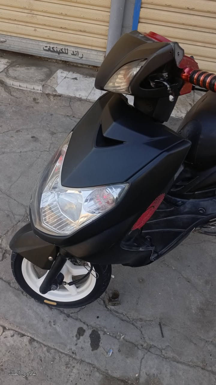 سكنس فحل
مكينه مكفوله
كلجات رياضي
كفر كله اصلي
زوج تايرات جدد جلاتين
صدر امامي خلفي جديد
كهربائياات كلها شغاله
يدات بريك رياضي
عضمات سكليتر كرزي رياضي
سعرها 700وبيها مجال 
***********
***********
