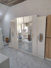 غرفة نوم • ٨ قطع • ٦ أبواب