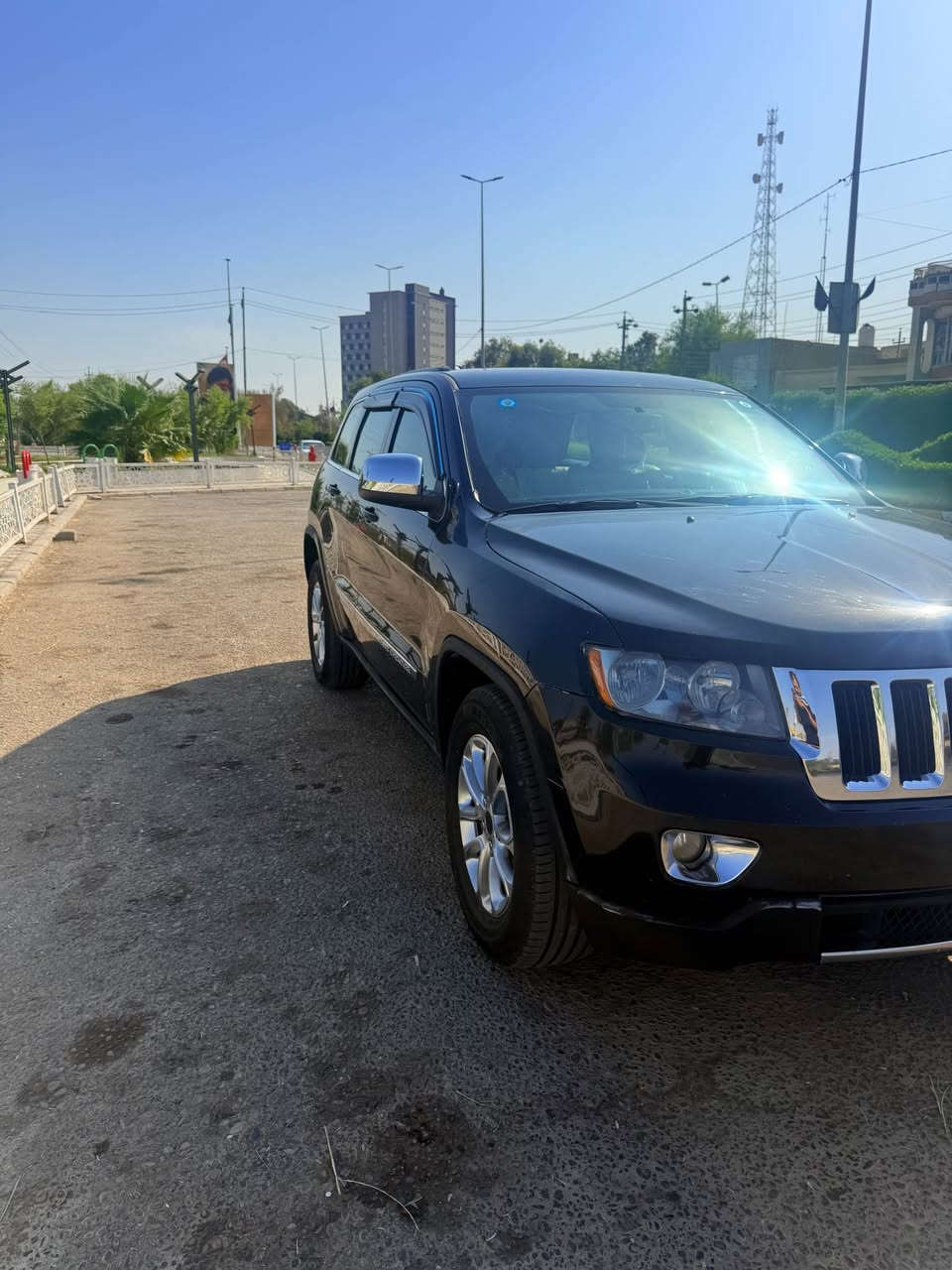 سلام عليكم 
جيب لاريدو ٢٠١٣ رقم بغداد باسمي  هزة قبل ٢ شهر مدخلها سيارة جاهزة من كلشي كير محرك حدادية سيارة  نضيفة ونصبتها كلش حلوة بيها اربع قطع صبغ فقط مسويلها ادامة كاملة قبل شهر مع تخم تاير جديد ايضاً تبريد ثلج سعر السيارة ١٣٤ وبيها مجال  مكان السيارة العمارة 
رقم الهاتف *********** عمارة, ميسان
