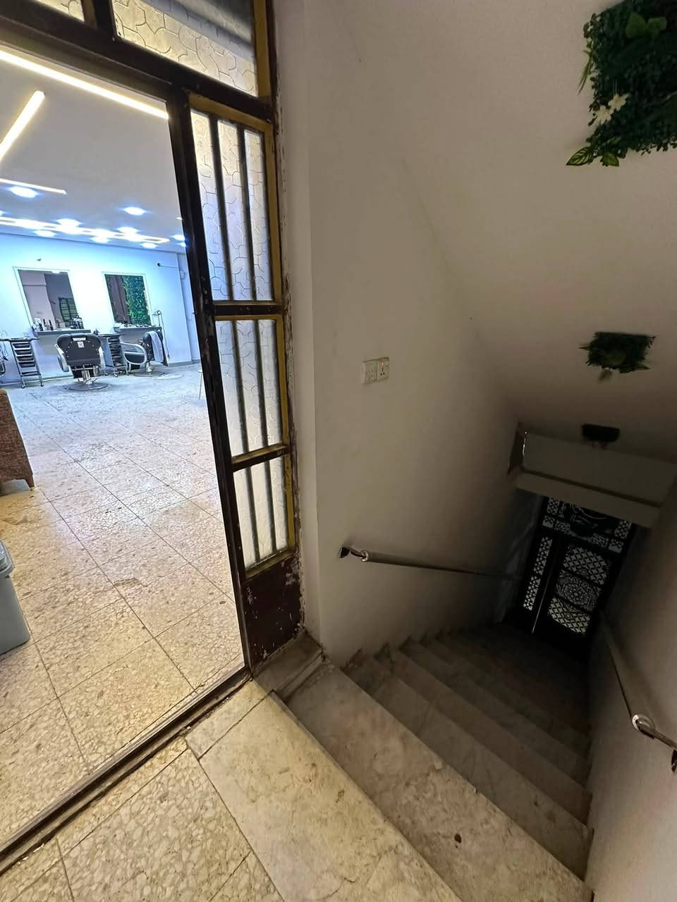 قاعة للايجار طابق اول مع صحيات بغداد مدينة الصدر شارع الداخل مقابل مطعم ليمونه ***********
