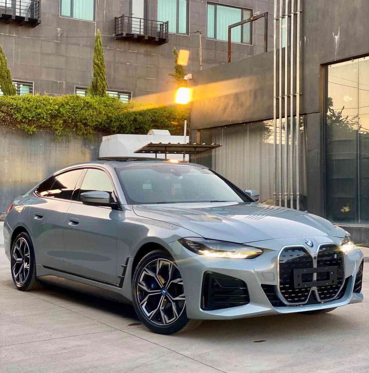 BMW i4 2024
Edrive 40
بي ام دبليو i4 ٢٠٢٤
Edrive 40
٣٥ الف ماشي
بطارية ليثيوم أيون سعة 84 kWh
مدى الشحنة الواحدة حوالي 450-550 كم
تدعم الشحن AC / DC

الإضافات والمواصفات:
• فتحة سقف
. M Package ويل
• هاند بريك كهرباء مع نظام Auto Hold
• أنظمة قيادة: Comfort / Sport / Eco Pro
• مقاعد جلد فاخرة كهربائية مع ذاكرة
• ديكورات داخلية خشب أسود
• شاشة منحنية مزدوجة (14.9 إنش للنظام + 12.3 إنش للسائق)
• تدعم الأوامر الصوتية واللمس وGesture Control
• Apple CarPlay + Android Auto
• ماوس للتحكم بالشاشة
• نظام ملاحة Navigation
• شاحن لاسلكي
• بلوتوث + WiFi Hotspot
• مخارج USB / AUX
• كاميرات 360 درجة (3D)
• تشغيل بدون مفتاح Keyless Go
• دخول بدون مفتاح Keyless Entry
• حساسات أمامية وخلفية
أنظمة الأمان:
• تحذير مغادرة المسار Lane Departure Warning
• تحذير تغيير المسار Lane Change Warning
• مساعد الانتباه Attention Assist
• نظام تنبيه اليقظة
• تحذير السرعة Speed Warning
• تدخل التوجيه للحفاظ على المسار Steering Intervention
• تحذير الاصطدام الأمامي والخلفي
• مانع انزلاق
• مثبت سرعة Cruise Control
مميزات إضافية:
• تحكم كامل بالمقود + أوامر صوتية
• Paddle Shifters على الستيرنج
• طارة مدفأة
• إضاءة داخلية متعددة الألوان Ambient
• إضاءة ترحيبية
• أضوية ليزر BMW + LED
• مصابيح أمامية وخلفية LED
• جنوط 19 إنش
• مرايا كهرباء قابلة للطي مع إشارات
• تبريد خلفي منفصل

تترقم شمالي مجاني ( اربيل سليماني دهوك)
للبيع فقط بدون مراوس
مكان سليمانية📍
للستفسار : 
***********
*********** السليمانية, العراق
