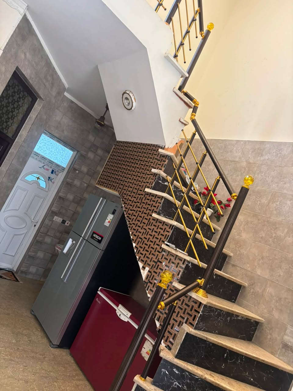 بيت للبيع بسكينه مقاطعه 2/9 شارع مخبز الساعدي بدايه الفرع مساحه 125 اتصل ***********
