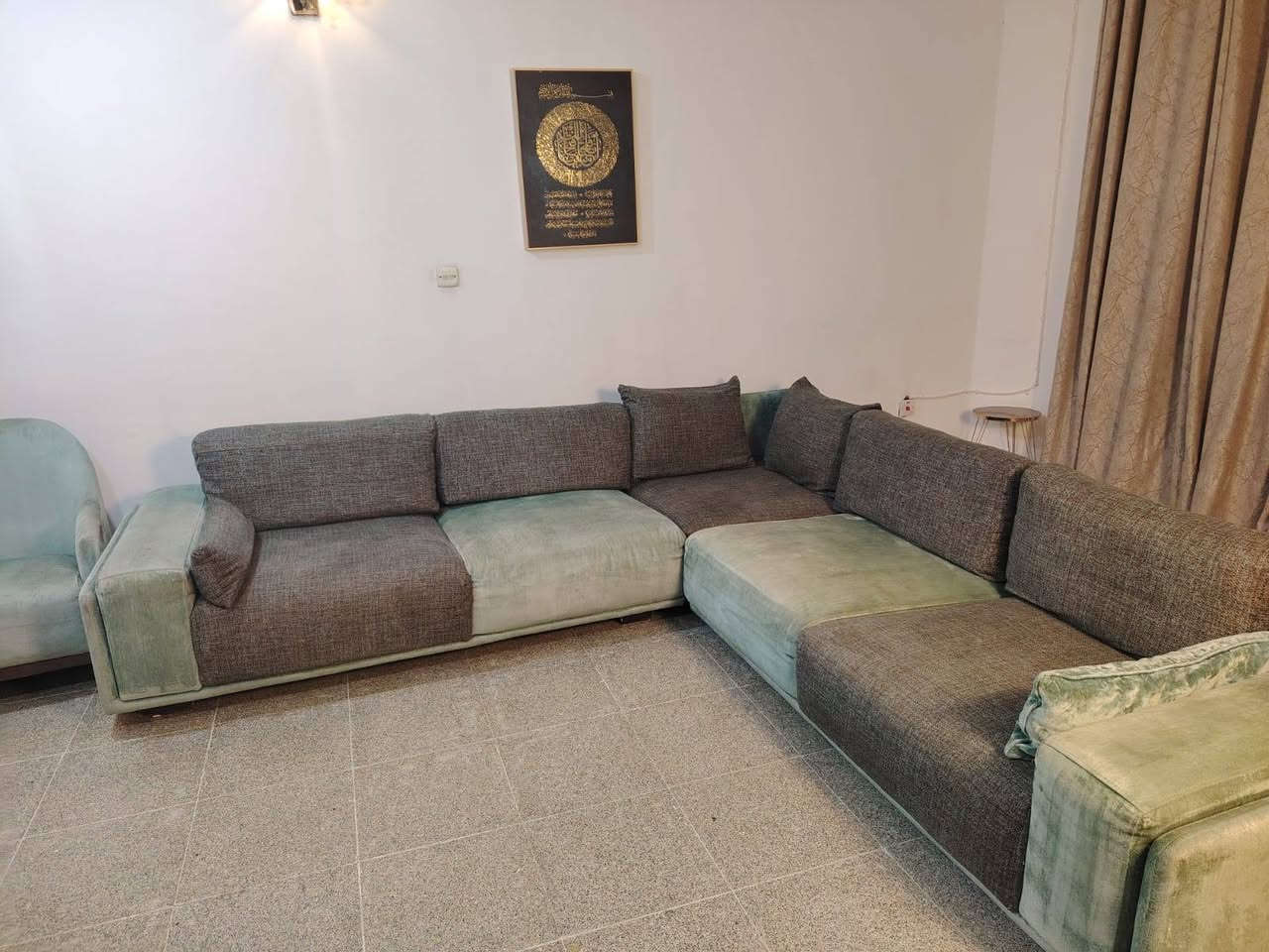 ديون  تركي نوعيه جيده ٨ مقاعد عريض ومريح ونظيف بسعر ٥٢٥ للاستفسار مراسلة الرقم ٠٠***********
