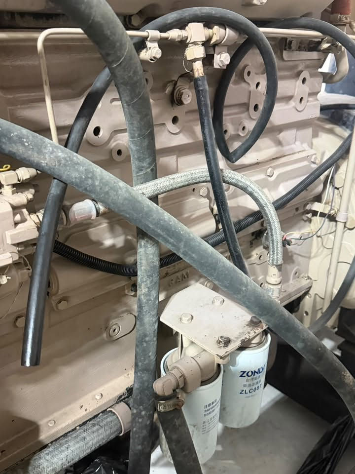 كمنز حجم 5.5 انجكتر عادي
كمشفت جبار راس توليد ستامفورد
375kva اوربي غير مستعمل بلعراق بلادي 
شاشة اوتو عنوان كركوك يوجد توصيل 🚚 ***********
