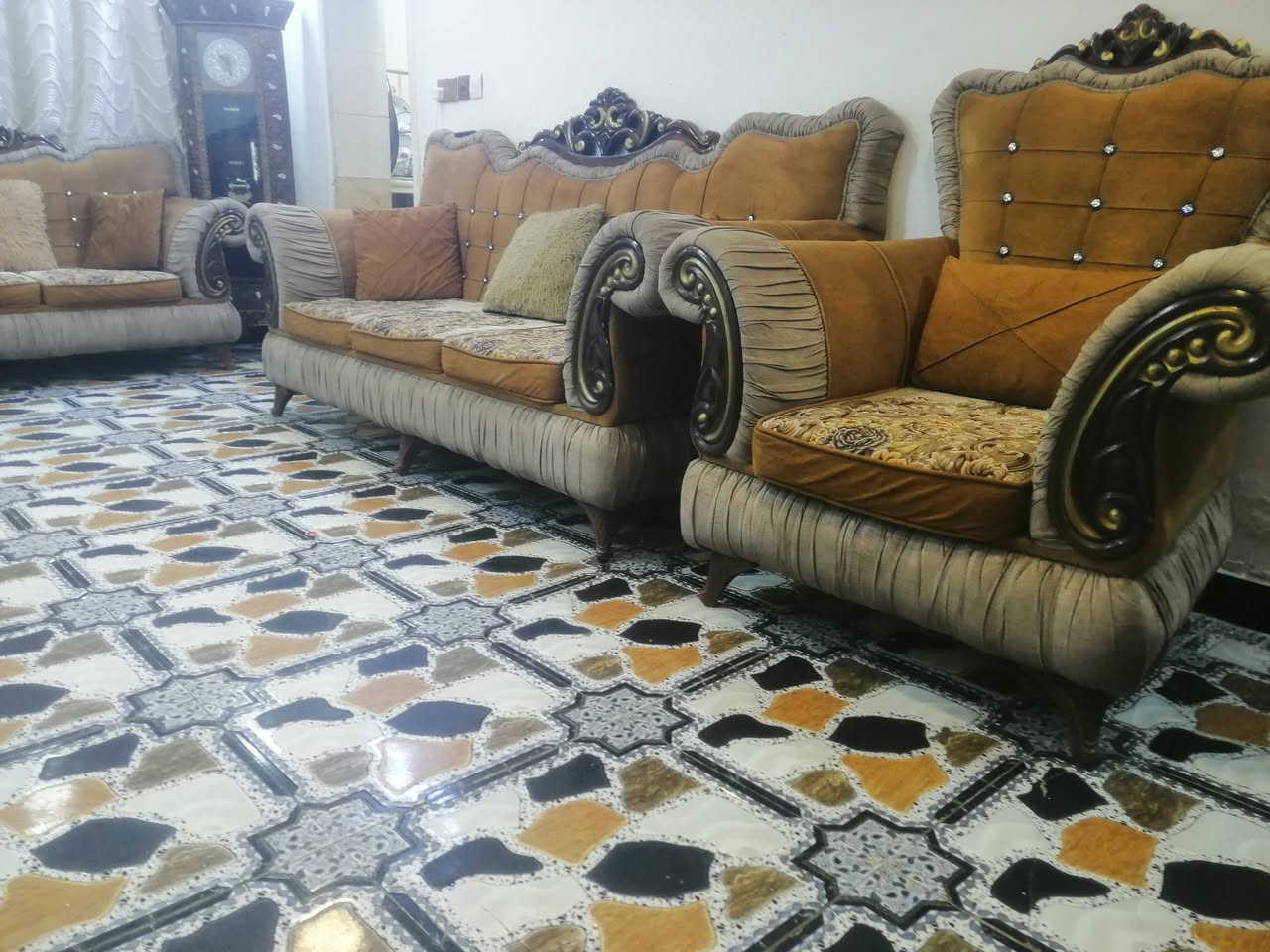 تخم ١٠ مقاعد للبيع *********** السعر ٦٥٠ كلش نظيف
