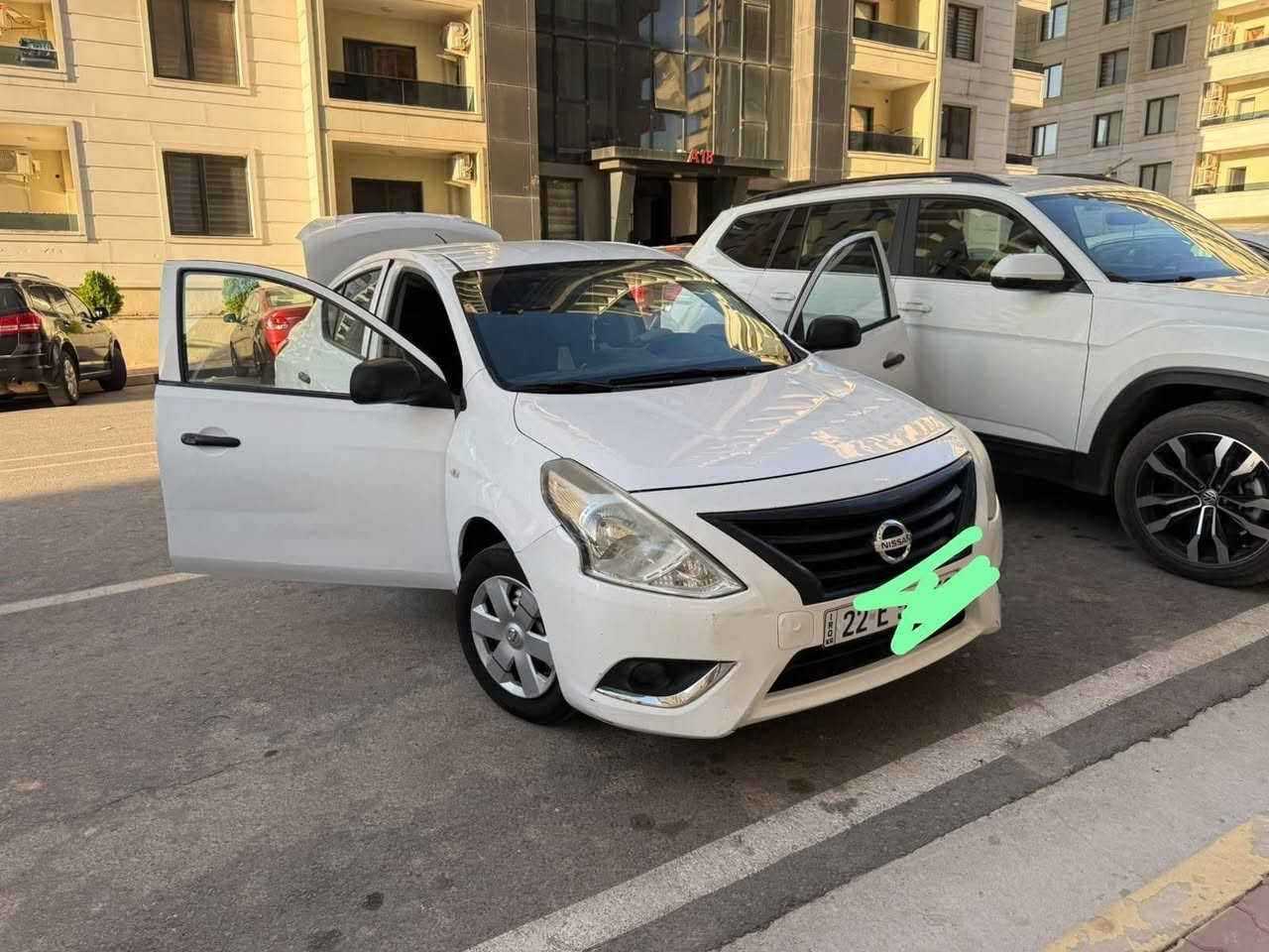 السلام عليكم نيسان سني الهندي ٢٠١٩ بليته زركه محرك مكفول كير مكفول السياره مكفوله من ضربه وصبغ فقط بيها قطعه وحدة بارد 
  ماشيه ١٦٦ الف وقابله للزياده تبريد ثلج + تدفئه
*********** 
السعر ٩٥
