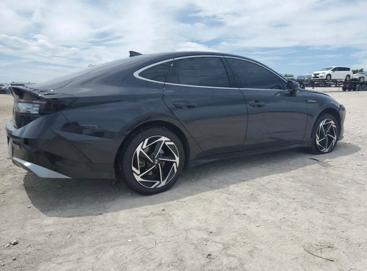 هيونداي سوناتا 
( HYUNDAI SONATA , SEL )
الموديل : 2024
مرقم ميسان شهداء 
اللون : اسود غير محدد
المواصفات : 
4 سلندر  2500
- حساسات اماميه 
- حساسات جانبيه 
- حساسات خلفيه
- شاشة لمس
- شاشة نضام أبل كاربلاي 
-شاشة نضام اندرويرد اوتو
- اوامر صوتيه
- تنبيه الاصطدام الامامي
- دخول ذكي بدون مفتاح
- مصابيح لد
- تشغيل عن بعد
- تنبيه نقاط عمياء 
- كامره نقاط عمياء 
- نضام تحديد مسار
كما موضح في الصور 
العنوان : ميسان / العمارة 
للأستفسار : 
***********
