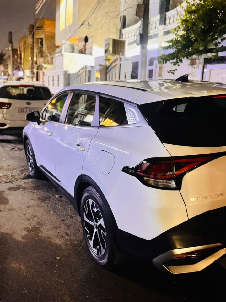 السلام عليكم 
للبيع كيا سيورتج 2023
السيارة وارد امريكي حادثهه كلش بسيط 
صور الحادث مرفقة في المنشور بيهه شبر صبغ بل صندوق فقط وبارد بلاجملغ الخلفي
السيارة فووول مواصفات
بصمة تشغيل 
تدفئة بل كشنات الامامية 
مع الكشنات الامامية تحكمات كهربائية 
+ تدفئة استيرن 
+صندوق كهرباء 
+السيارة مكينه ٢٥٠٠ 
+ السيارة فور ويل 
مانع انزلاق 
كروز سرعة 
فوووول مواصفات عده البنرامه 
للاستفسار على الخاص او على الرقم 
سعرهه مناسب ١٧٩ 
مكاني بغداد حي اور ***********

نص مكتوب في الصور:
- 3 / 10 1:1 $ 13,800 USD Final Price Estimator EUR
- 2 / 10
- 1:1
- Final bid
- $13,800 USD
- Final Price Estimator
- EUR