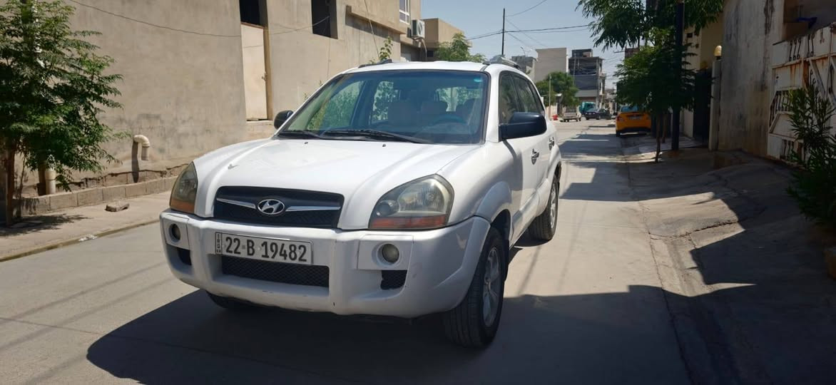 هۆندای تۆکسۆن 2009 یەک پارچەی بۆیاغە گێڕ و مەکینە و تەبریت بەشەرت سەنەوی و ڕەقەمی تازەیە سعری 100 وەرەقەو مەجال لەکەرکوکە سەیارەکە *********** كركوك, العراق
