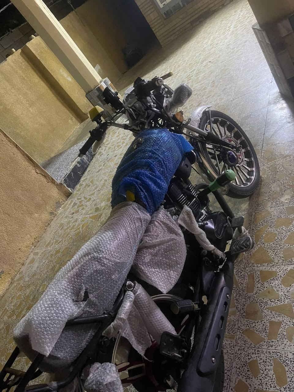 سلام عليكم مصباح جمعه وصلاه عله محمد دراجه موديل 26 اوراق اصليه كمرك منفيس كله كامل شرط الترقيم وبي الويل الخلفي مبدل فقط بعد نايلون الشركه ملفوف كدام عينكم مكاني صلاح الدين الضلوعيه جبور السعر 950 وبي مجال  *********** ويرهم مراوس الي عنده شي واتساب او خاص وحياكم مكينه 200 مكفوله
