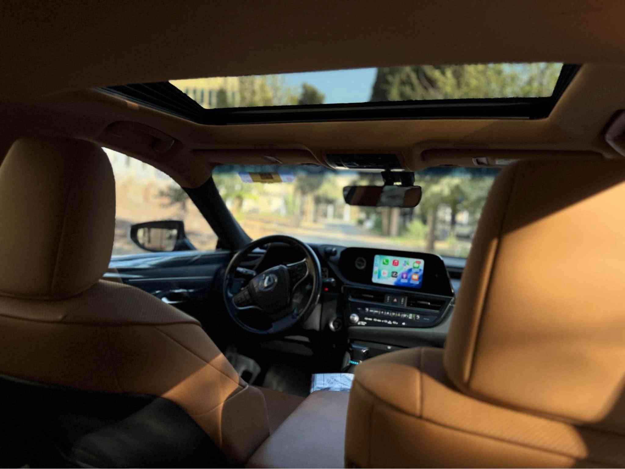 Lexus 2024 ES300H 
Hybrid
سەیارەکە فول مواسەفاتی خلیجیە 
ناوقەیسی و بەسمە 
پێش و دوا حاسە 
شاشە و کامێرە و کار پلەی 
پەردە
زۆر مواسەفاتی تر 
سەیارەکە پێش و دوای کەپسە ئیرباگی نەتەقیوە ڕەسمی حادیسەکەشی هەیە 
٢ پارچەی بۆیاخە چەمەلەخی دواوە و سنوق بێناوگرتن 
گێڕ و مەکینەو تەحویل و غەرامە بە شەرت 
نرخ:٢٦٥
*********** السليمانية, العراق
