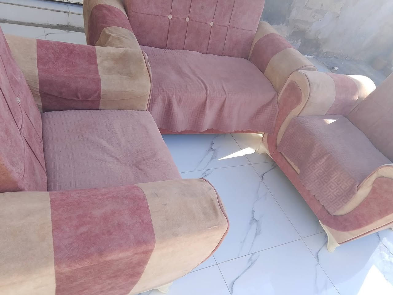 قنفات للبيع السعر 65الف وبيها مجال 
***********
