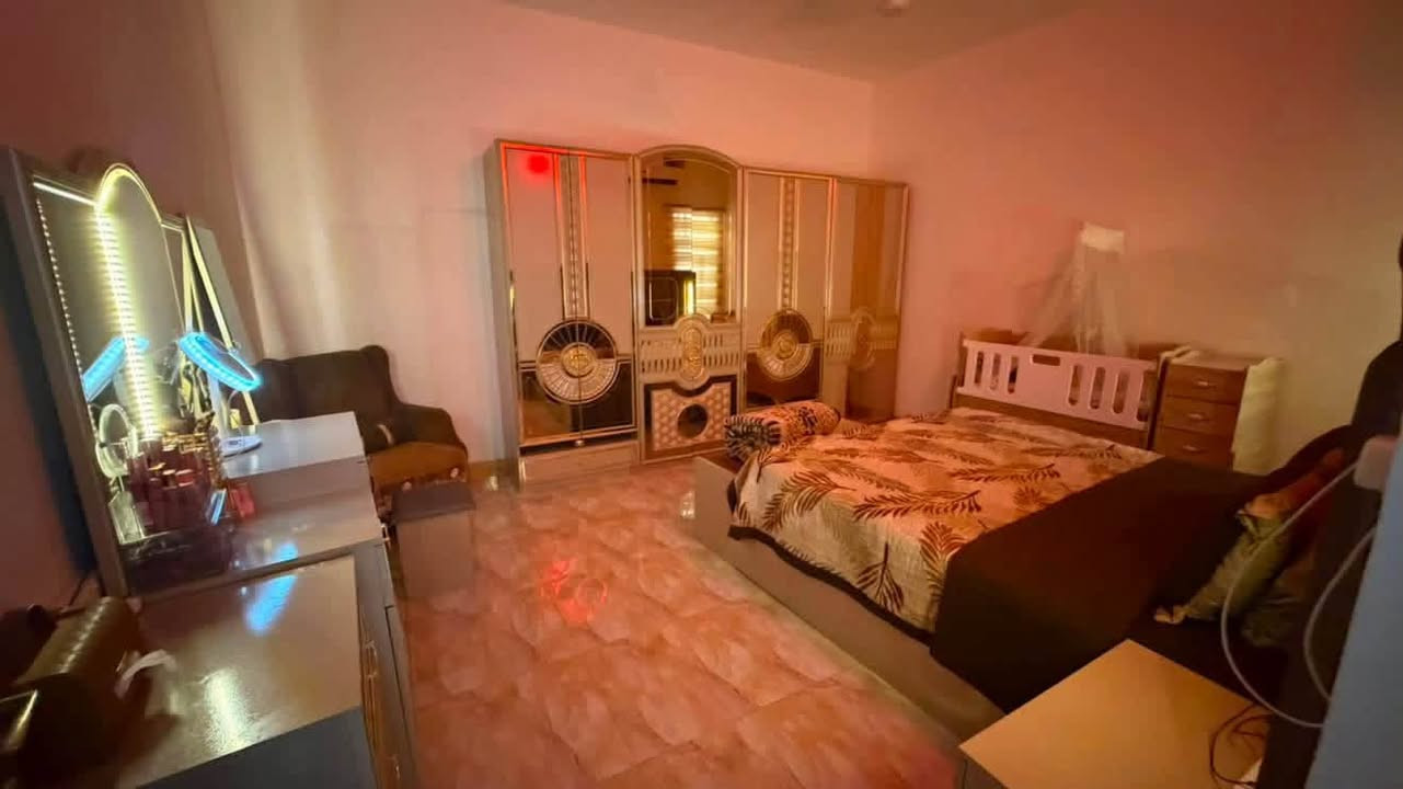 بيت للبيع 
120 متر
سند 25
الخصيمة مجمع حيدر حجي هندي
خلف مجمع فدك 
طارمة جبيره 
طابقين 
الطابق الارضي 
غرفه وستقبال ومطبخ وصحيات وصاله
الطابق الثاني
غرفه ومخزن 
السعر 65 مليون
للاستفسار ***********
