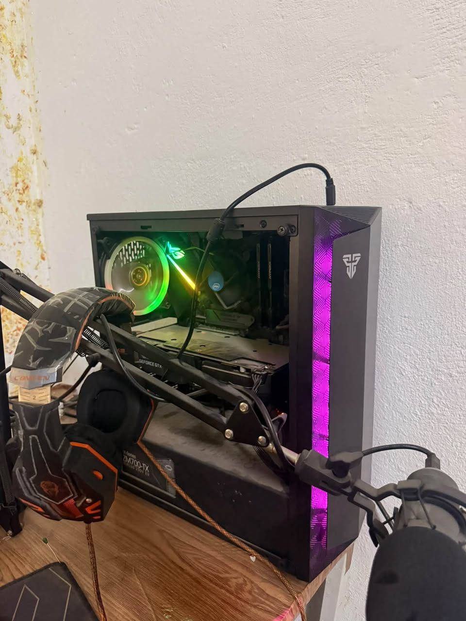 سلام عليكم بيسي

 للبيع كامله وياها يو بي إس 

رامات 32G
CPU I7-8700K
SSD 240G +HDD 2T
GPU -GTX 1070 TI 6G
بور سبلاي 700
مذر بورد B360-F GAMING

الاستفسار ***********
